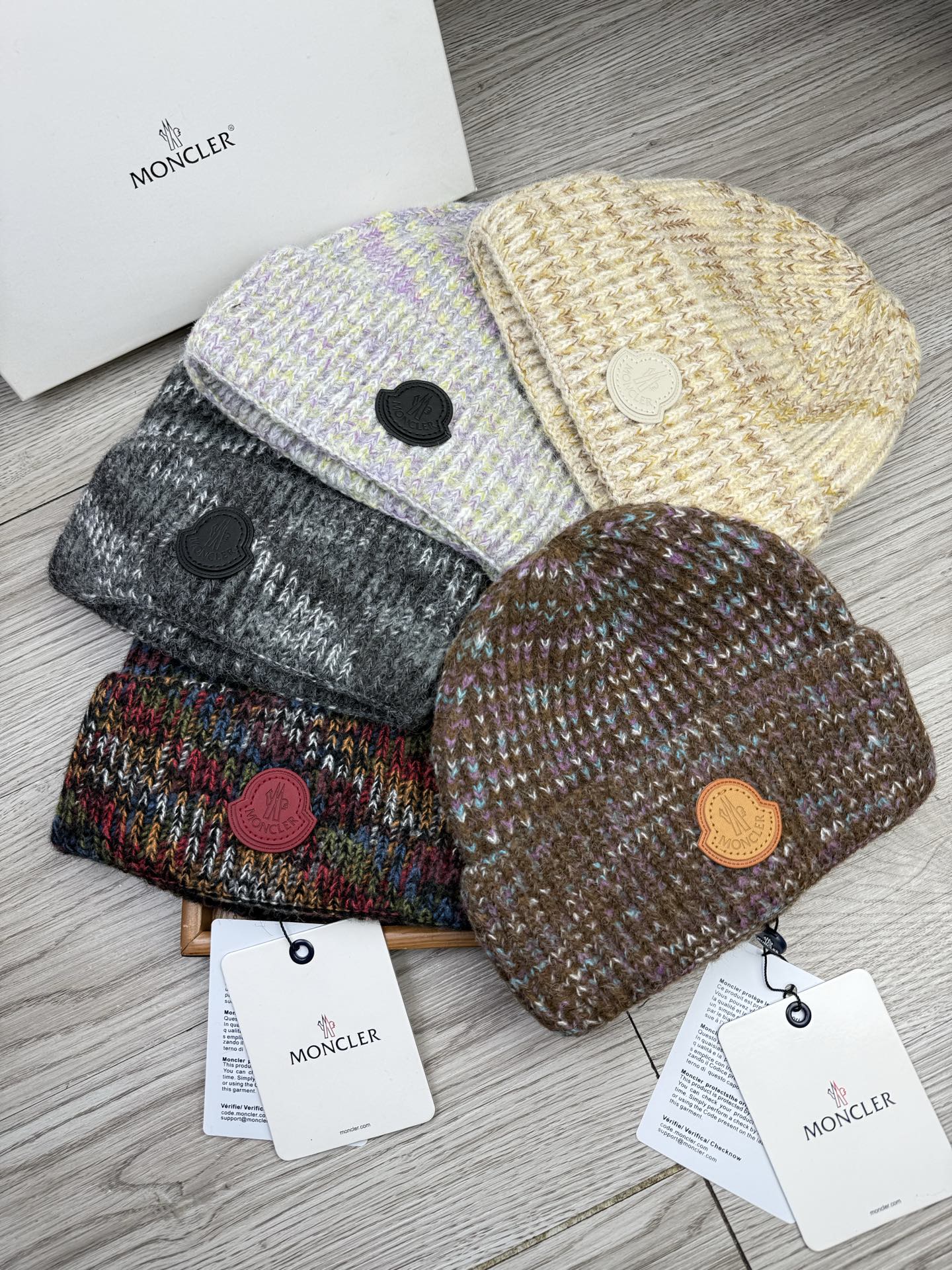 。蒙口。福利！【细毛线针织单帽】新款上架，特别实惠的一个系列帽子，面料：细毛线。密度紧致！毛线针织面料手