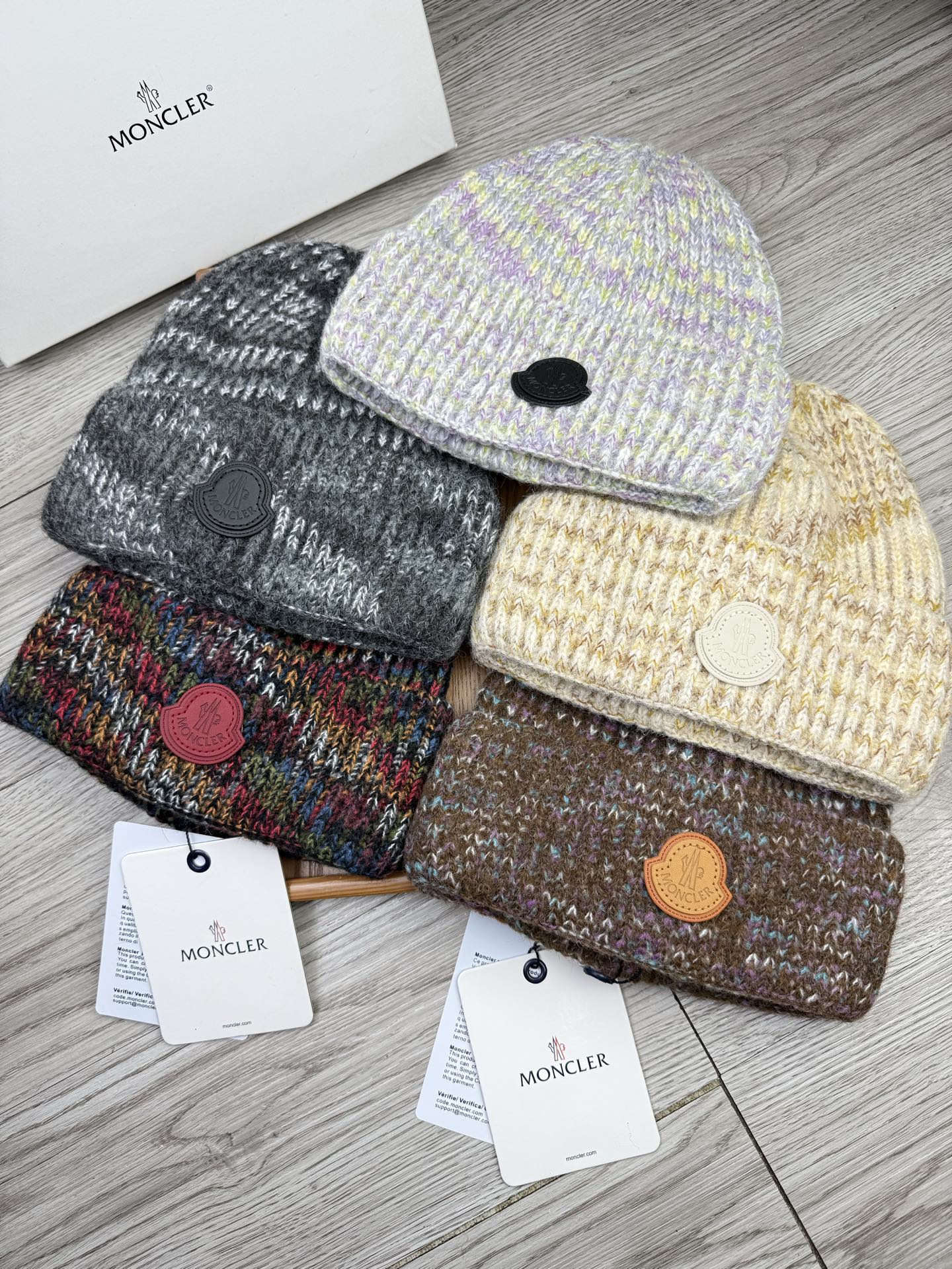 。蒙口。福利！【细毛线针织单帽】新款上架，特别实惠的一个系列帽子，面料：细毛线。密度紧致！毛线针织面料手