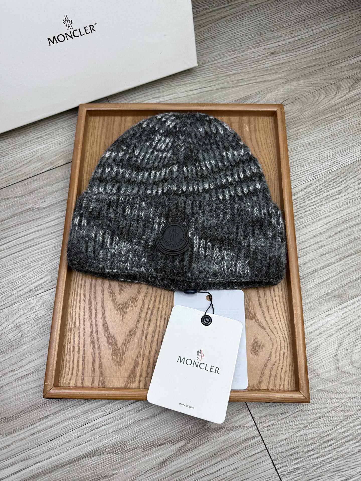 。蒙口。福利！【细毛线针织单帽】新款上架，特别实惠的一个系列帽子，面料：细毛线。密度紧致！毛线针织面料手