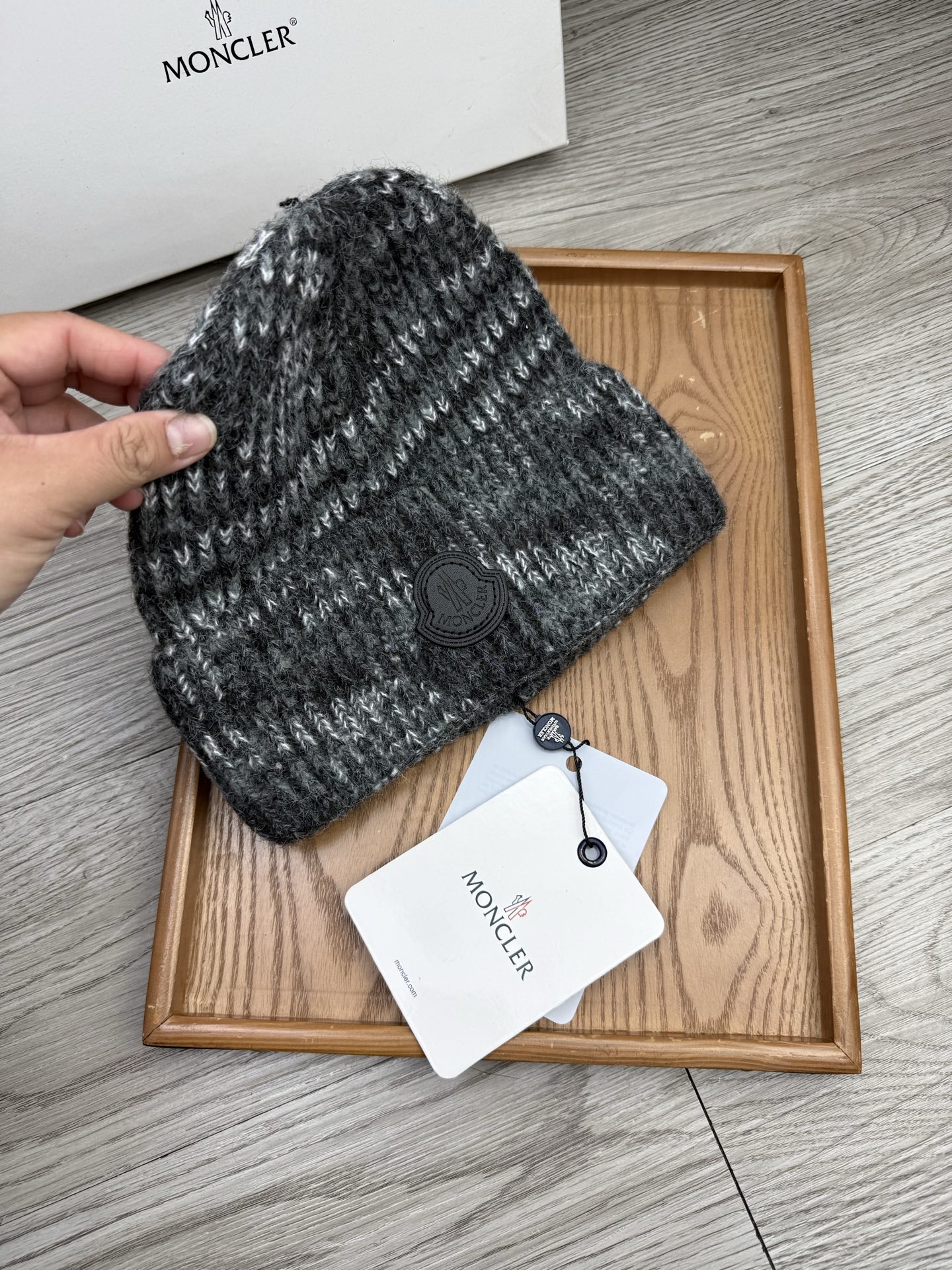 。蒙口。福利！【细毛线针织单帽】新款上架，特别实惠的一个系列帽子，面料：细毛线。密度紧致！毛线针织面料手