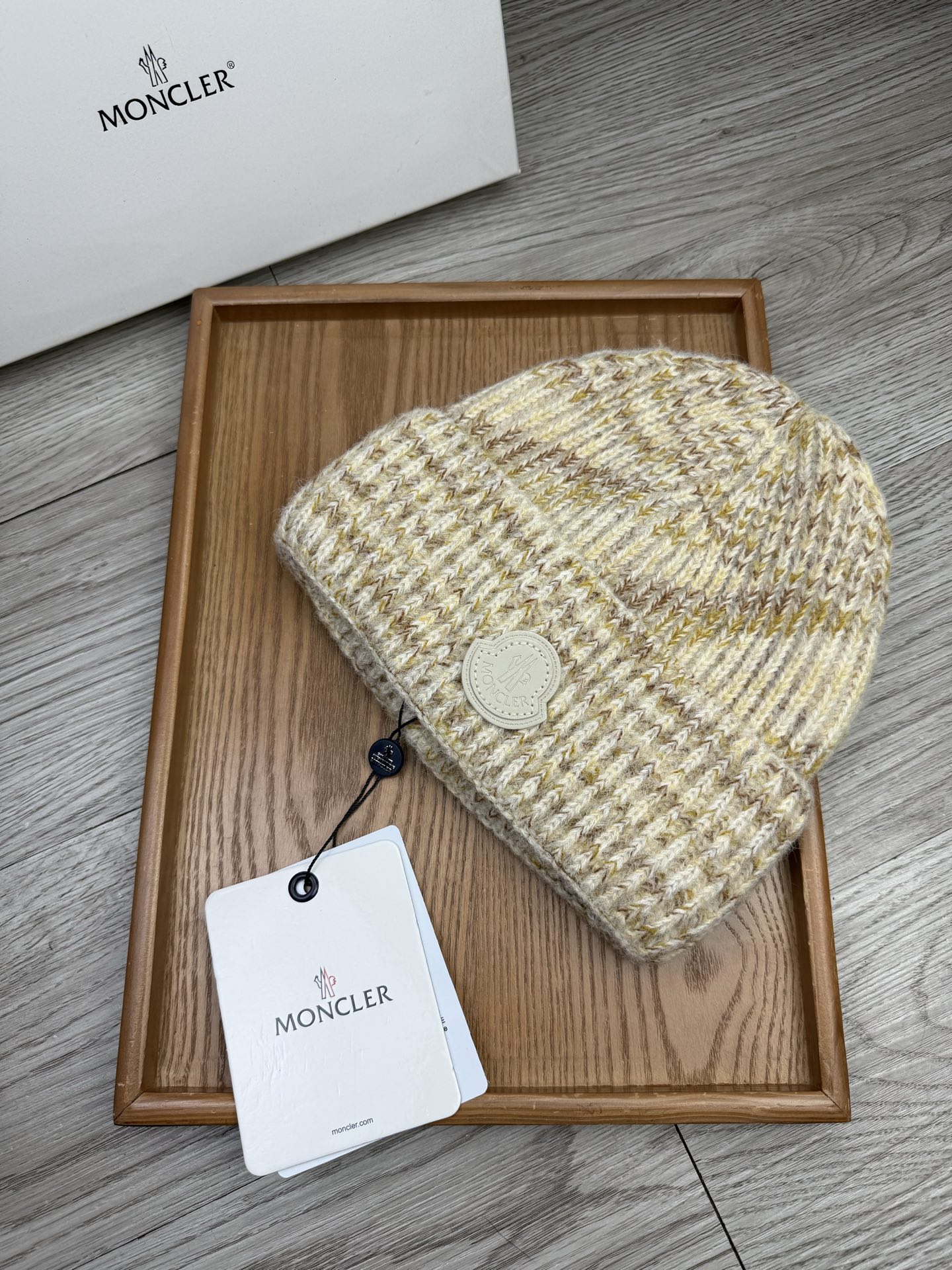 。蒙口。福利！【细毛线针织单帽】新款上架，特别实惠的一个系列帽子，面料：细毛线。密度紧致！毛线针织面料手