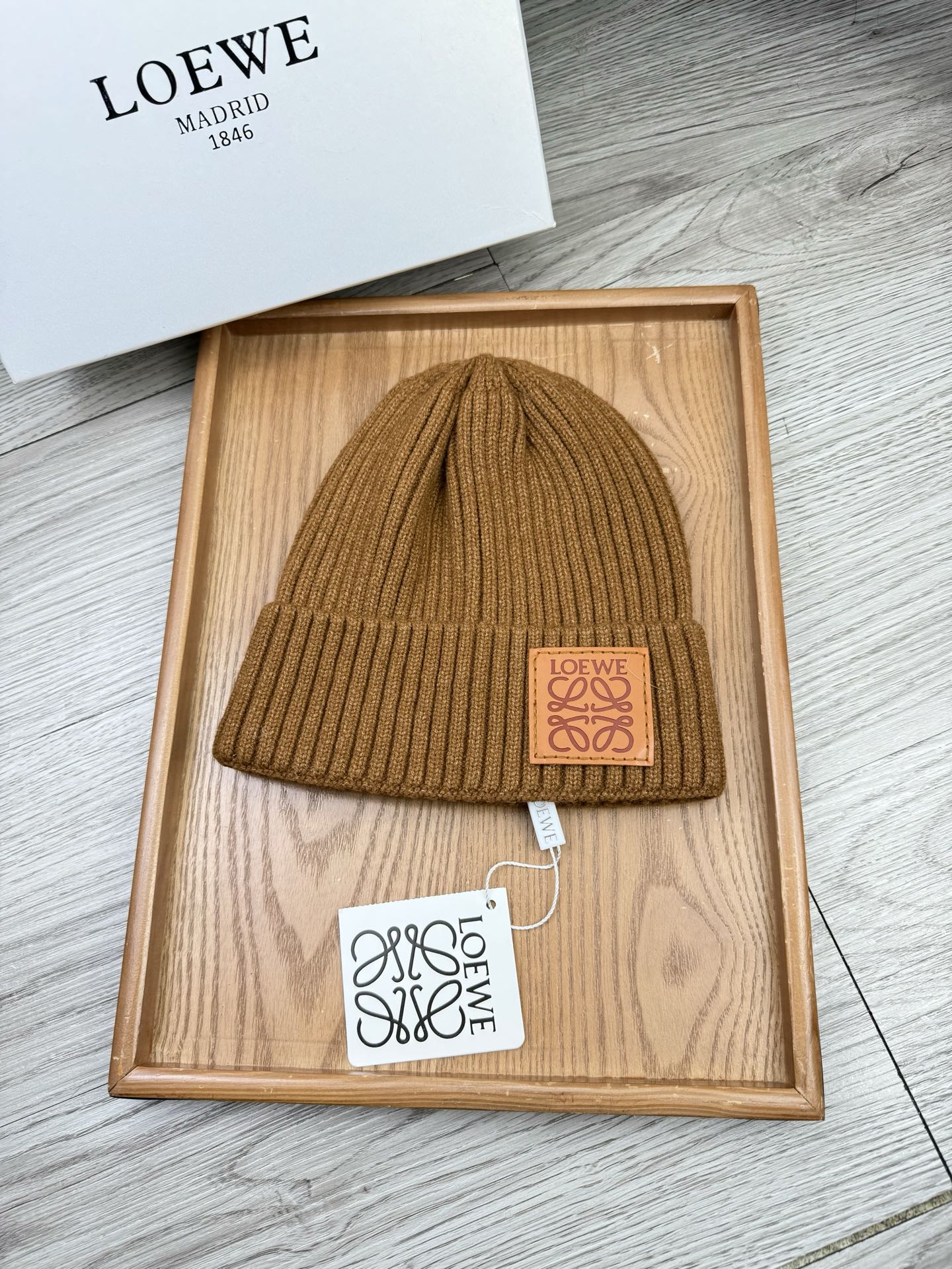 。Loewe。福利！【细毛线针织单帽】新款上架，特别实惠的一个系列帽子，面料：细毛线。密度紧致！毛线针织