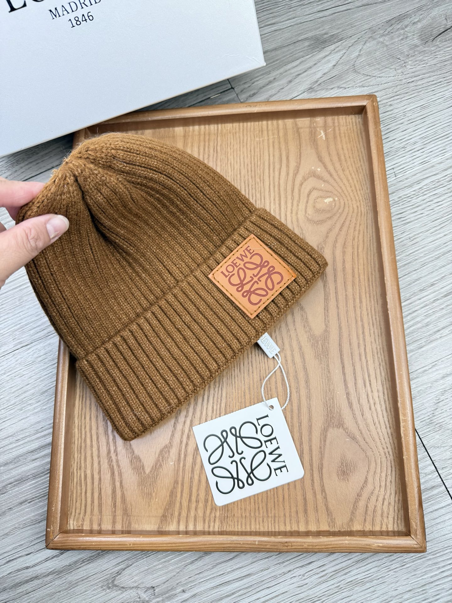 。Loewe。福利！【细毛线针织单帽】新款上架，特别实惠的一个系列帽子，面料：细毛线。密度紧致！毛线针织