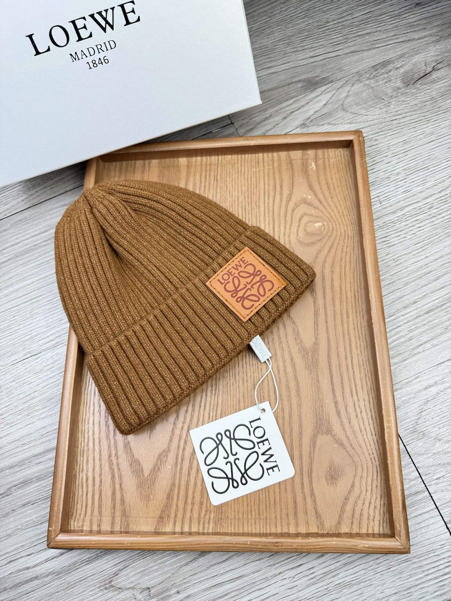 。Loewe。福利！【细毛线针织单帽】新款上架，特别实惠的一个系列帽子，面料：细毛线。密度紧致！毛线针织