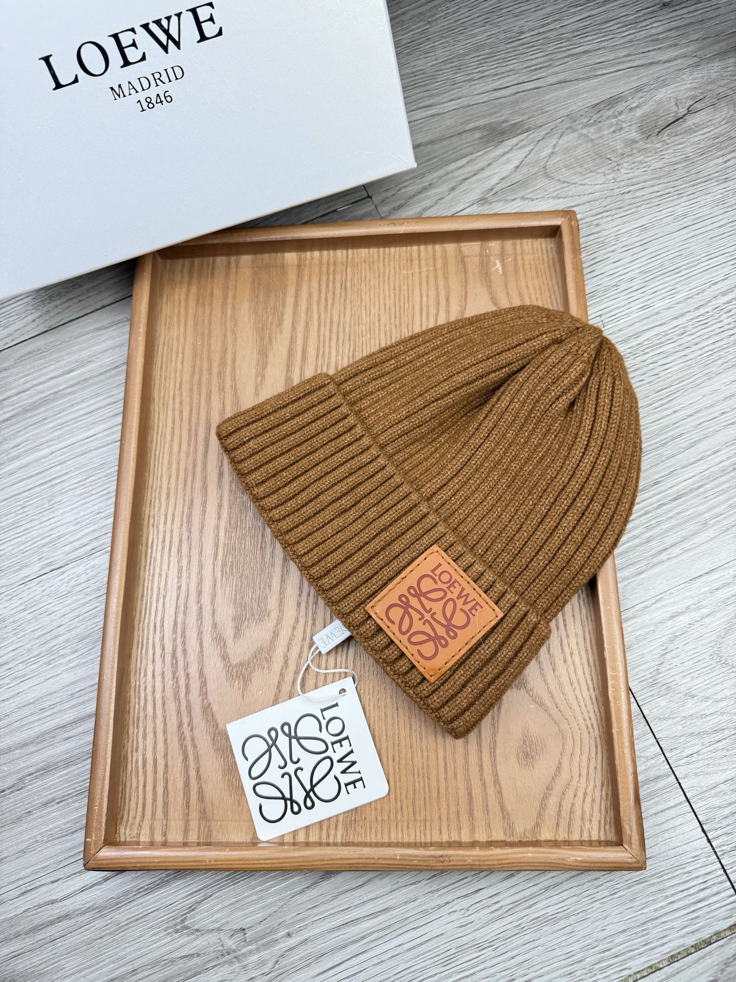 。Loewe。福利！【细毛线针织单帽】新款上架，特别实惠的一个系列帽子，面料：细毛线。密度紧致！毛线针织