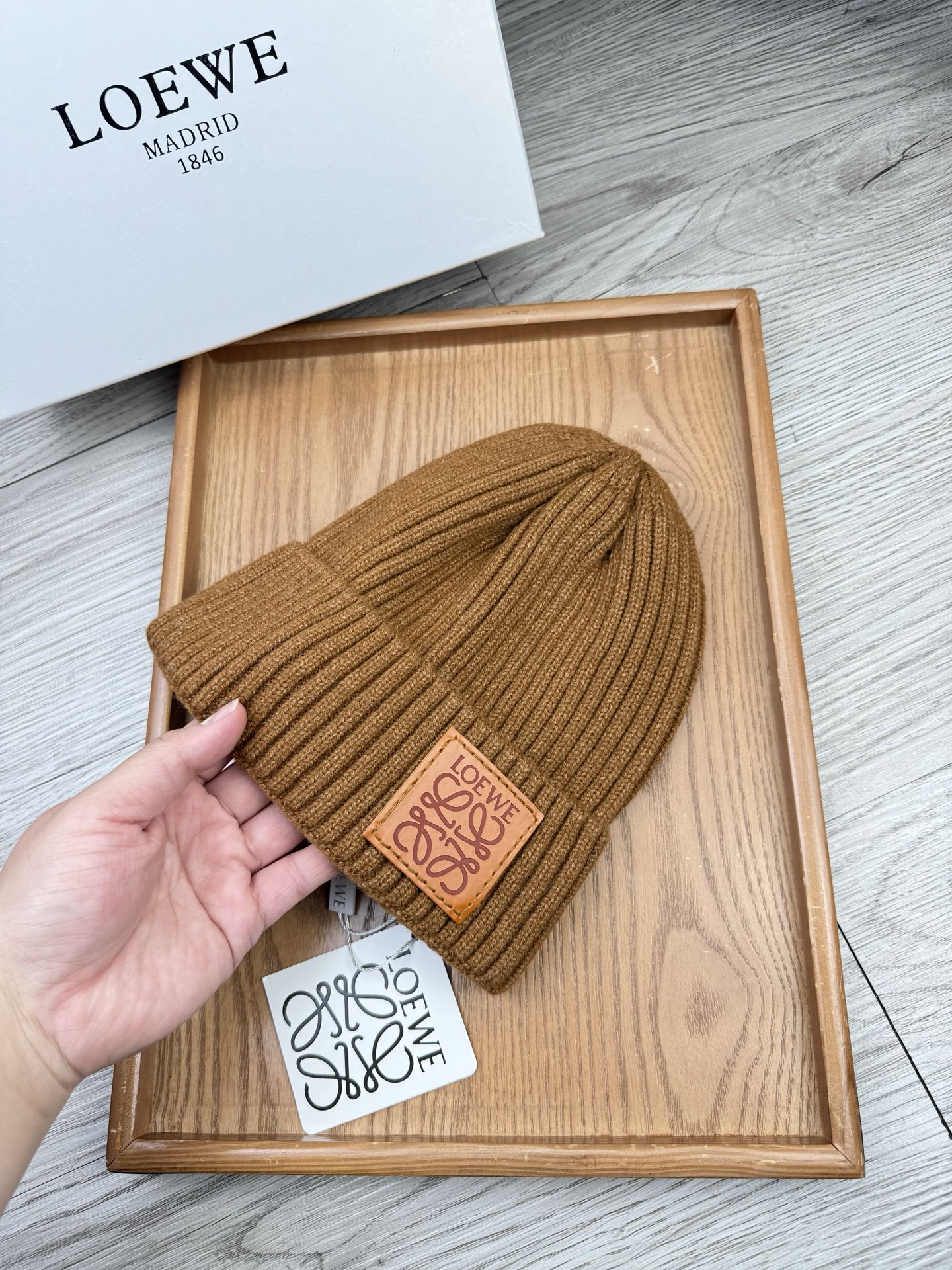 。Loewe。福利！【细毛线针织单帽】新款上架，特别实惠的一个系列帽子，面料：细毛线。密度紧致！毛线针织