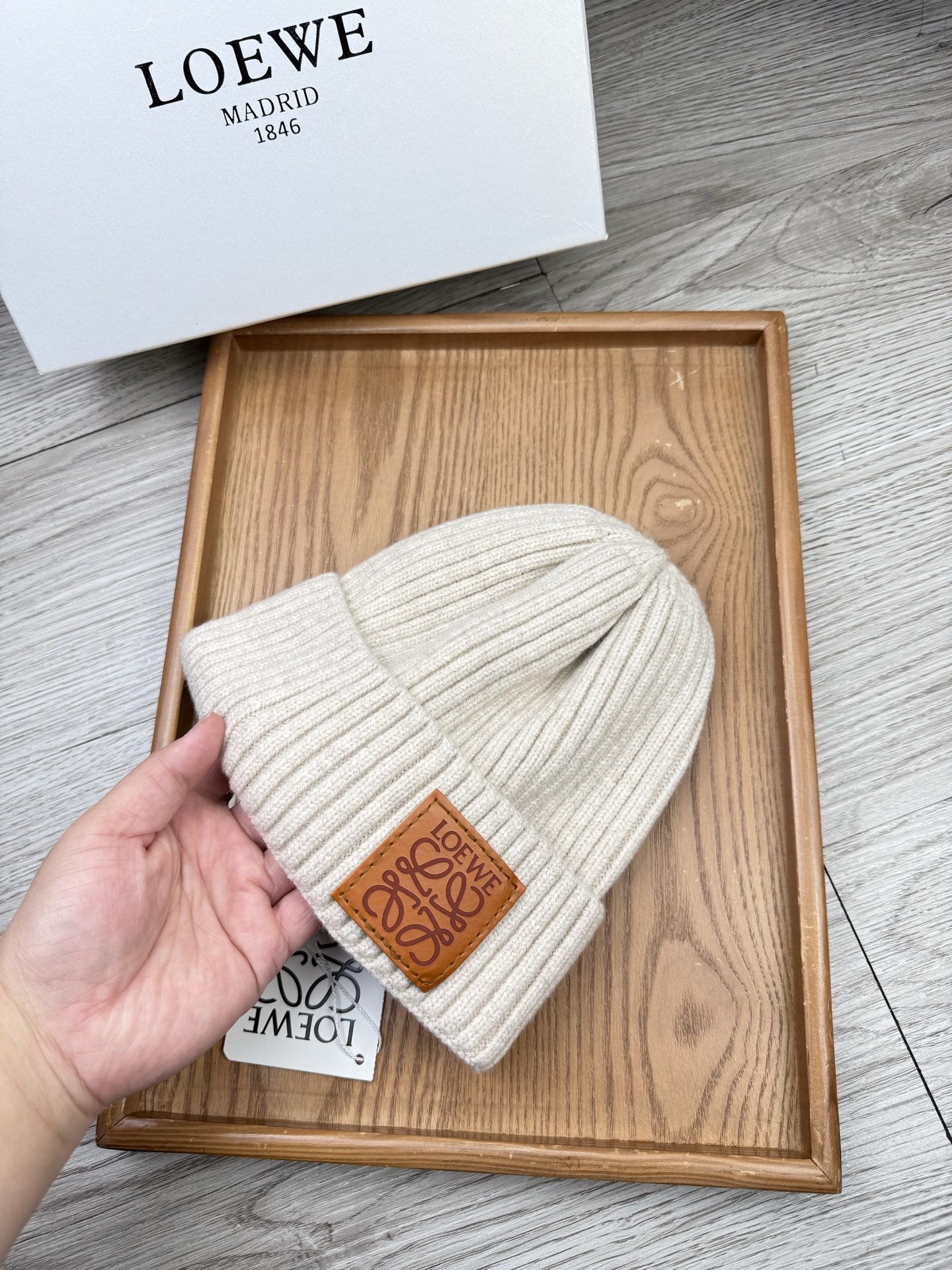 。Loewe。福利！【细毛线针织单帽】新款上架，特别实惠的一个系列帽子，面料：细毛线。密度紧致！毛线针织