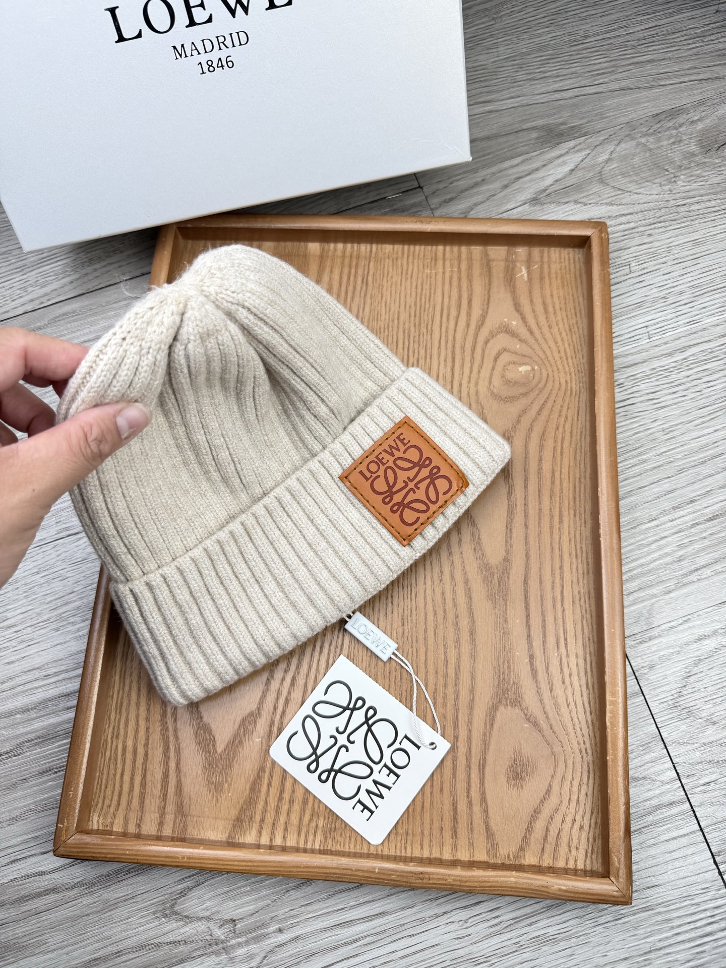 。Loewe。福利！【细毛线针织单帽】新款上架，特别实惠的一个系列帽子，面料：细毛线。密度紧致！毛线针织