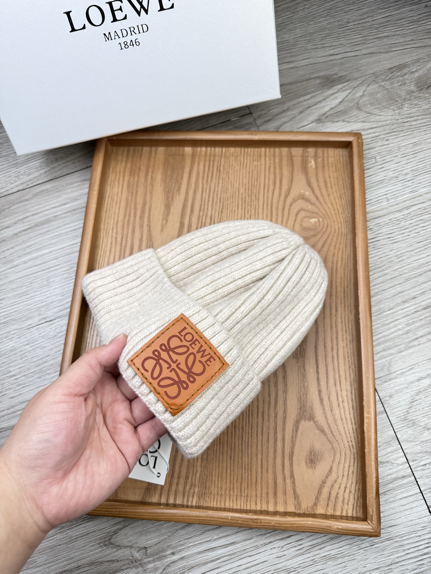 。Loewe。福利！【细毛线针织单帽】新款上架，特别实惠的一个系列帽子，面料：细毛线。密度紧致！毛线针织