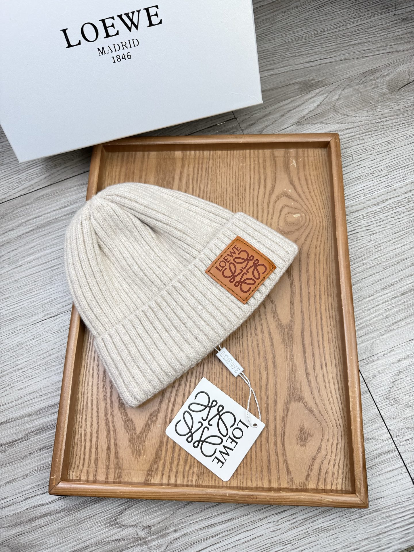 。Loewe。福利！【细毛线针织单帽】新款上架，特别实惠的一个系列帽子，面料：细毛线。密度紧致！毛线针织