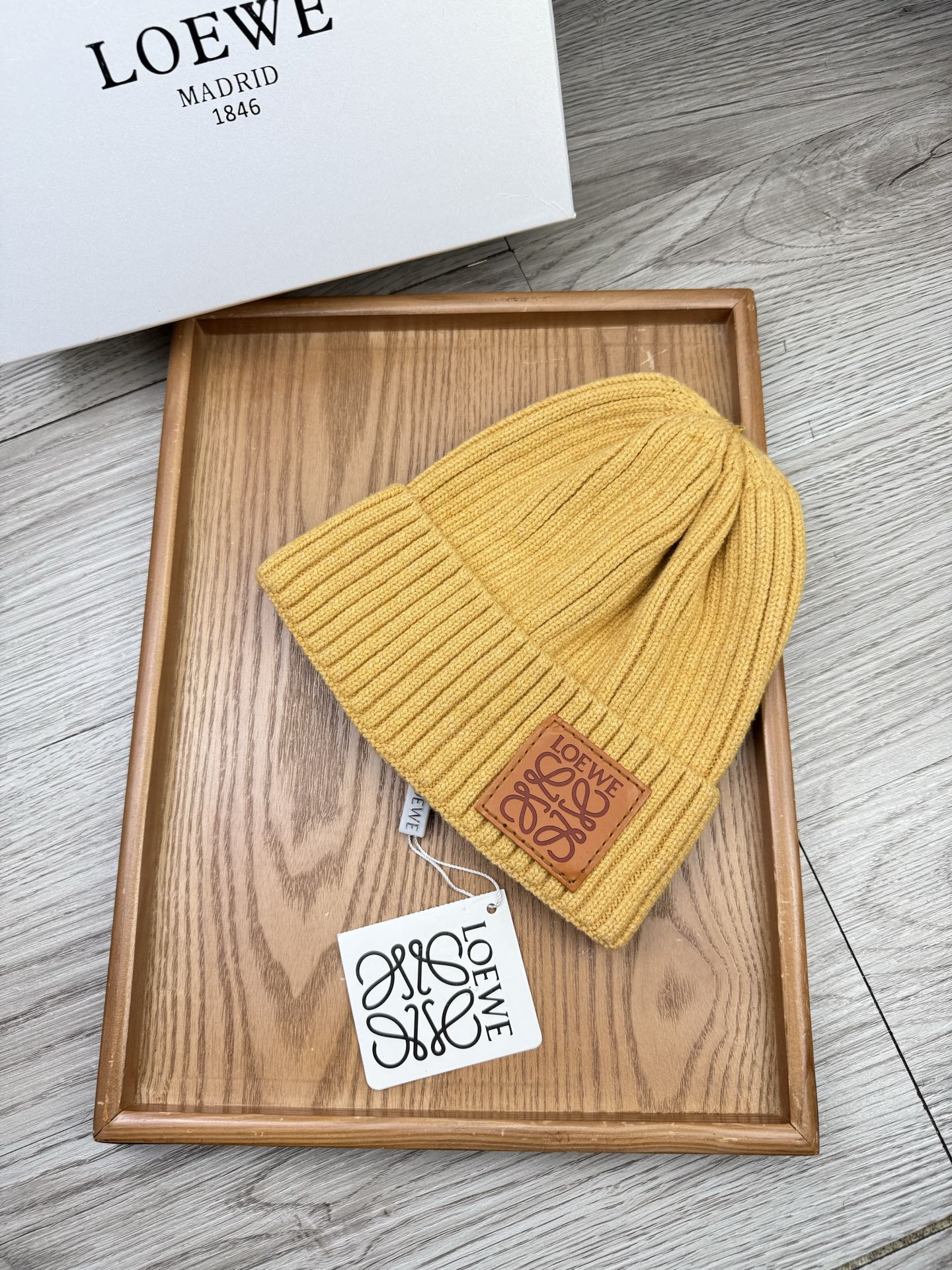 。Loewe。福利！【细毛线针织单帽】新款上架，特别实惠的一个系列帽子，面料：细毛线。密度紧致！毛线针织