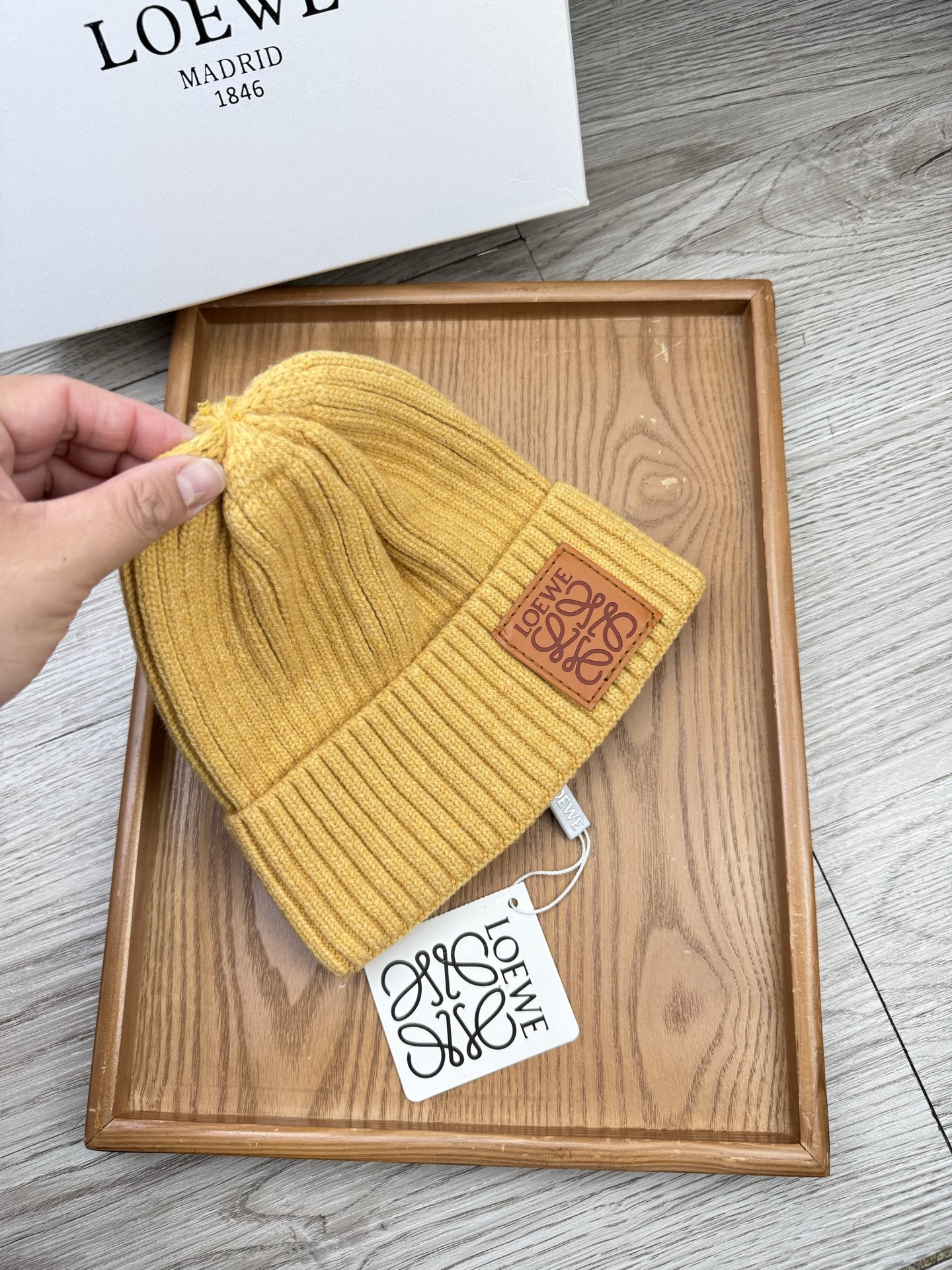 。Loewe。福利！【细毛线针织单帽】新款上架，特别实惠的一个系列帽子，面料：细毛线。密度紧致！毛线针织