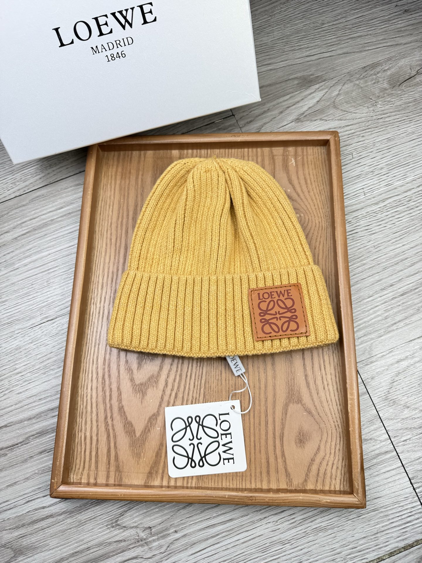 。Loewe。福利！【细毛线针织单帽】新款上架，特别实惠的一个系列帽子，面料：细毛线。密度紧致！毛线针织