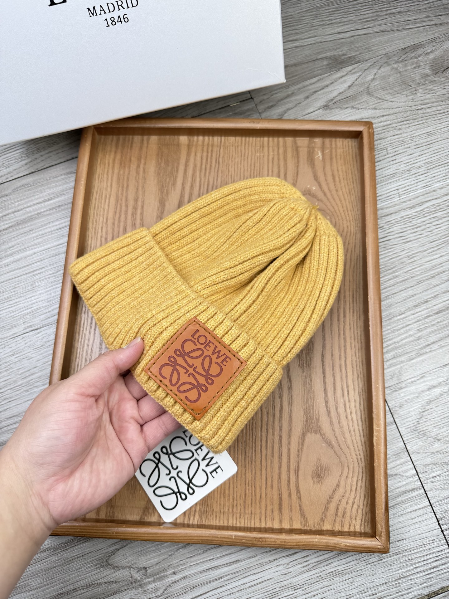 。Loewe。福利！【细毛线针织单帽】新款上架，特别实惠的一个系列帽子，面料：细毛线。密度紧致！毛线针织