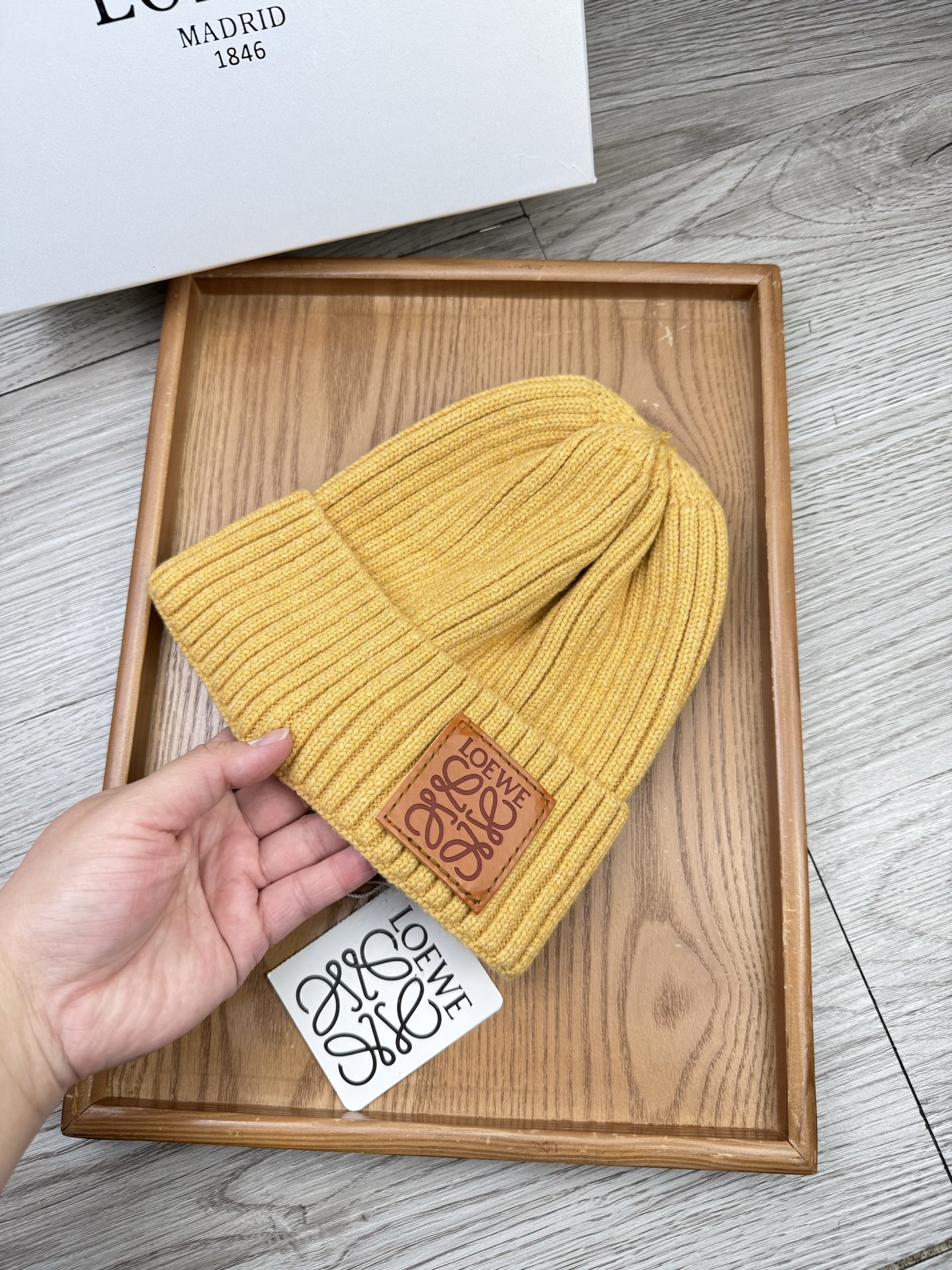 。Loewe。福利！【细毛线针织单帽】新款上架，特别实惠的一个系列帽子，面料：细毛线。密度紧致！毛线针织