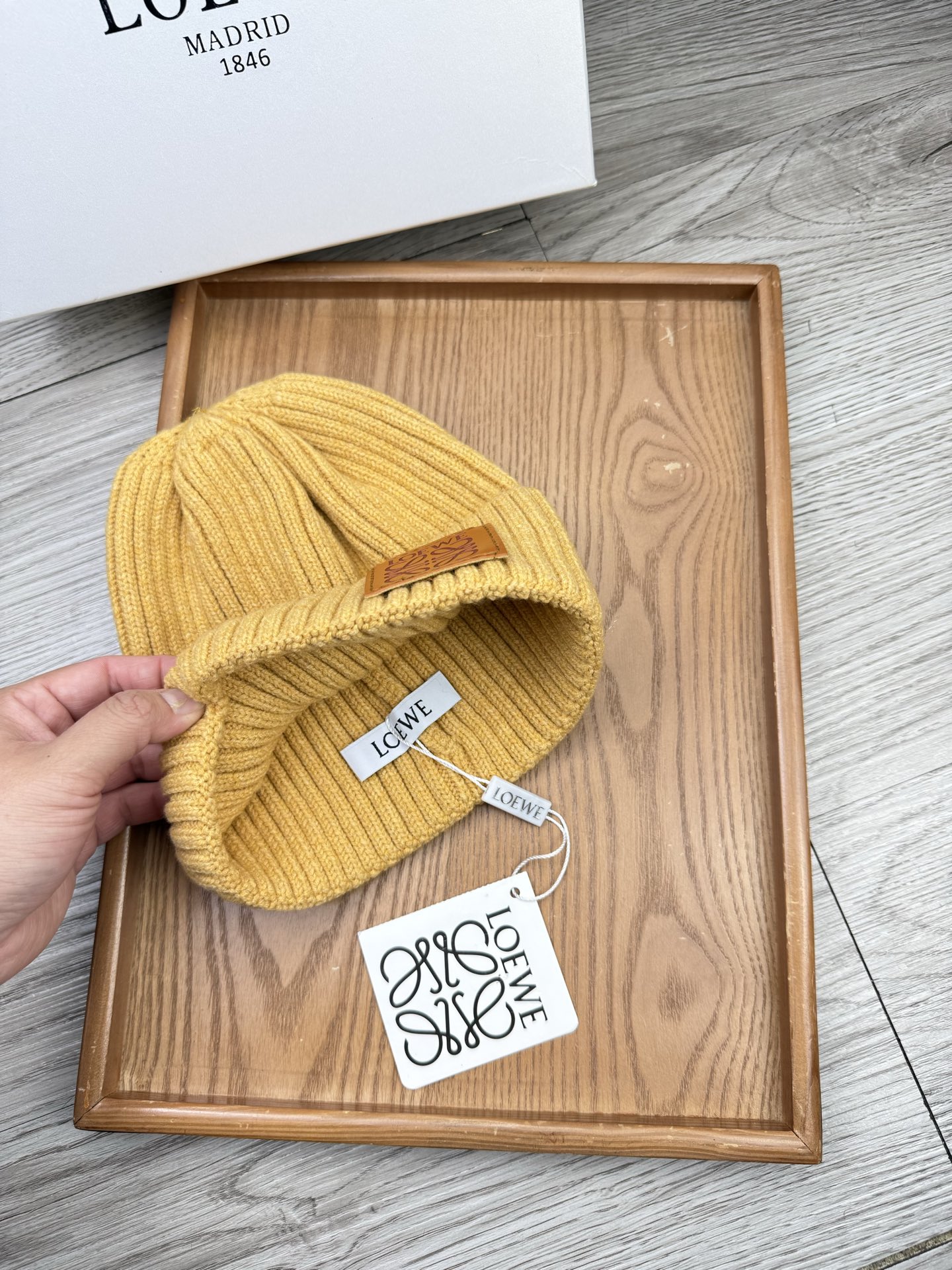 。Loewe。福利！【细毛线针织单帽】新款上架，特别实惠的一个系列帽子，面料：细毛线。密度紧致！毛线针织