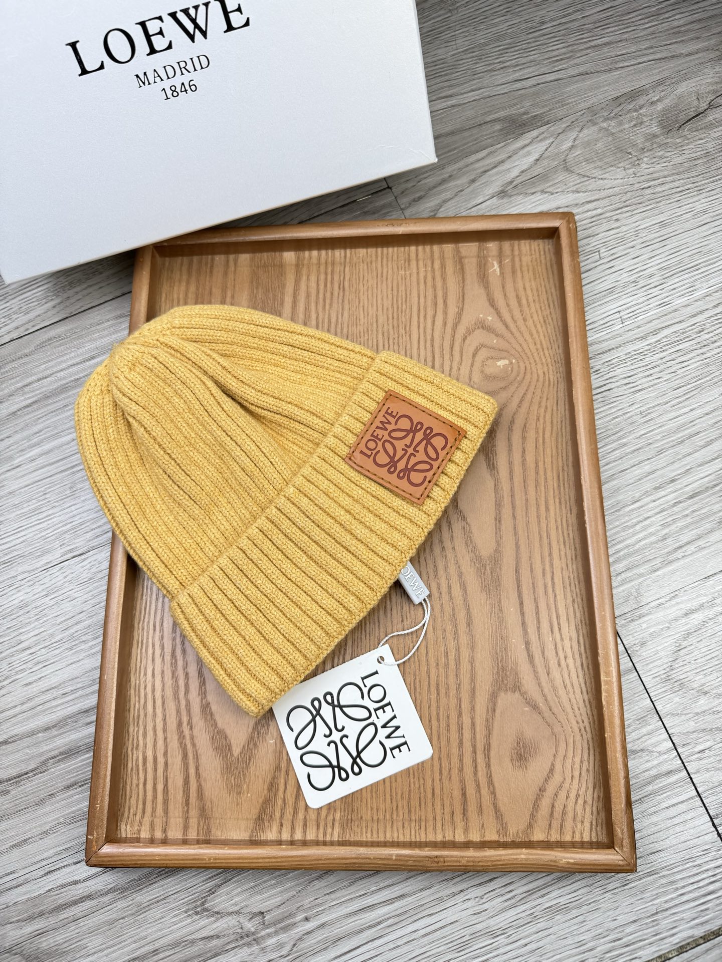 。Loewe。福利！【细毛线针织单帽】新款上架，特别实惠的一个系列帽子，面料：细毛线。密度紧致！毛线针织