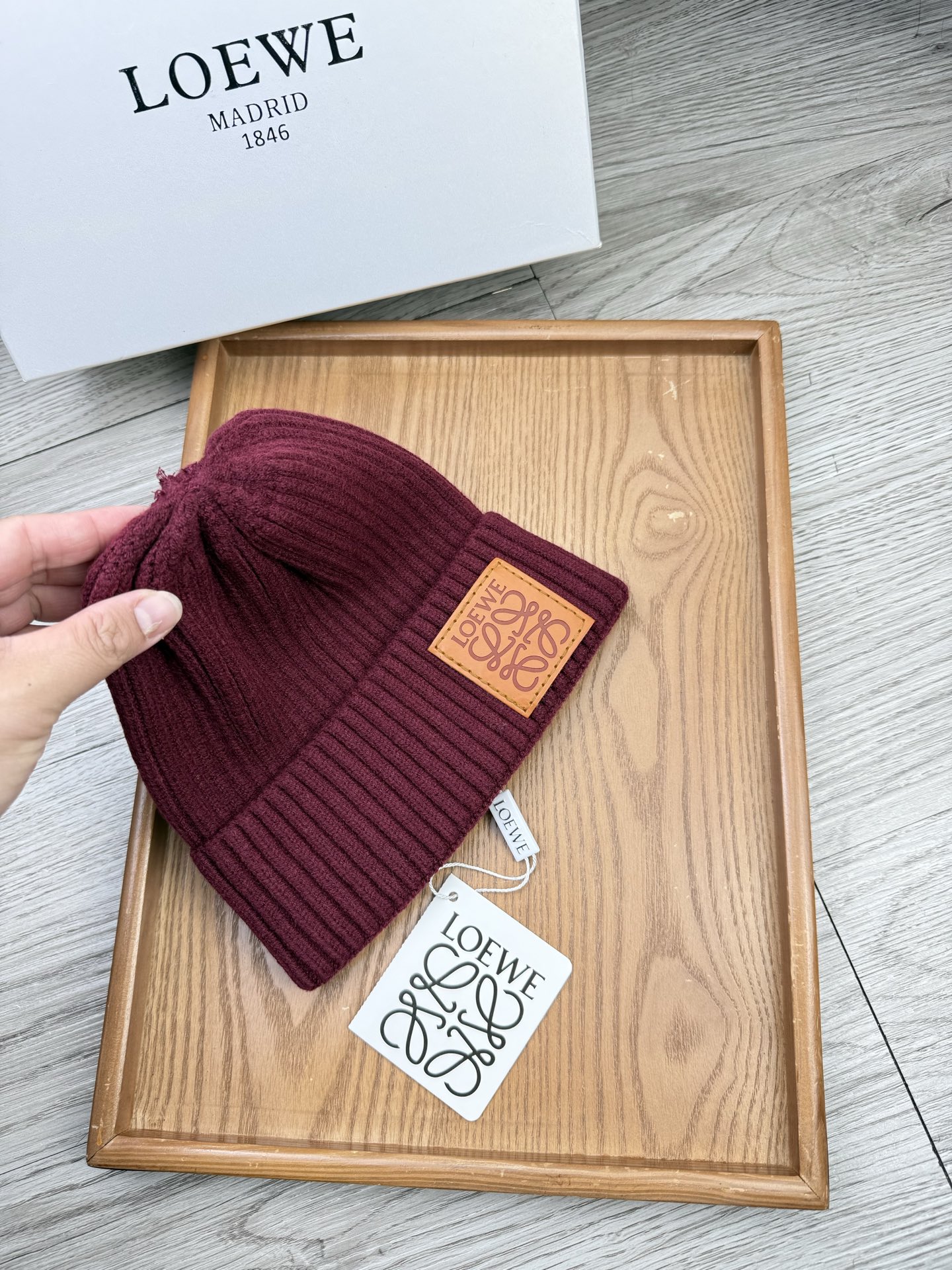 。Loewe。福利！【细毛线针织单帽】新款上架，特别实惠的一个系列帽子，面料：细毛线。密度紧致！毛线针织