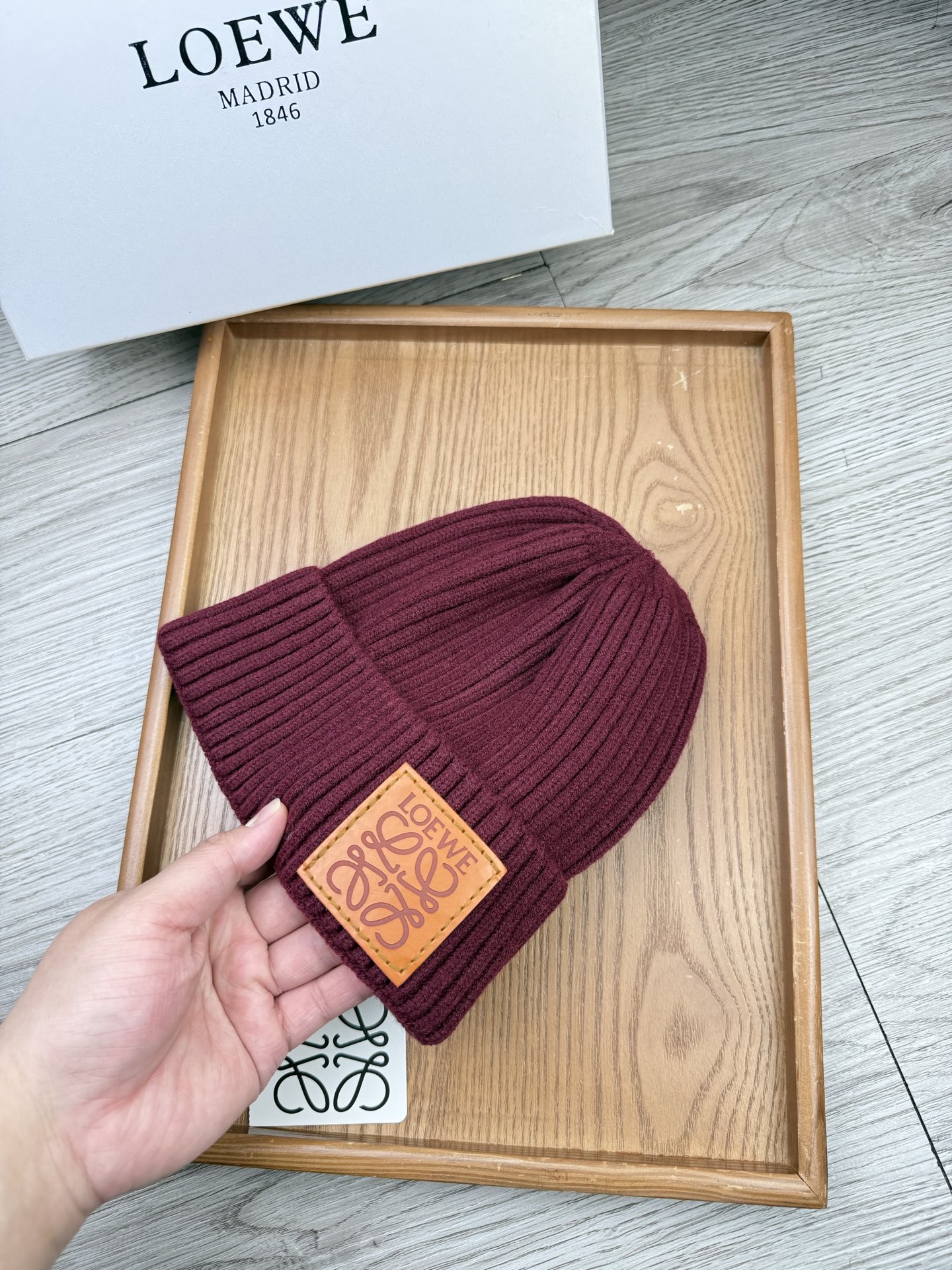 。Loewe。福利！【细毛线针织单帽】新款上架，特别实惠的一个系列帽子，面料：细毛线。密度紧致！毛线针织