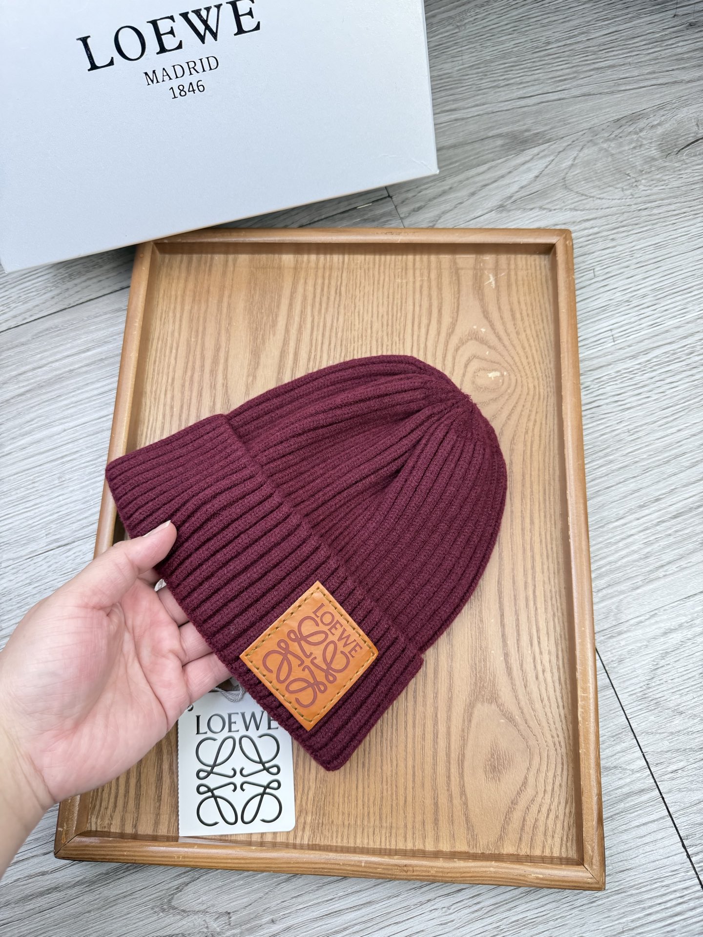 。Loewe。福利！【细毛线针织单帽】新款上架，特别实惠的一个系列帽子，面料：细毛线。密度紧致！毛线针织