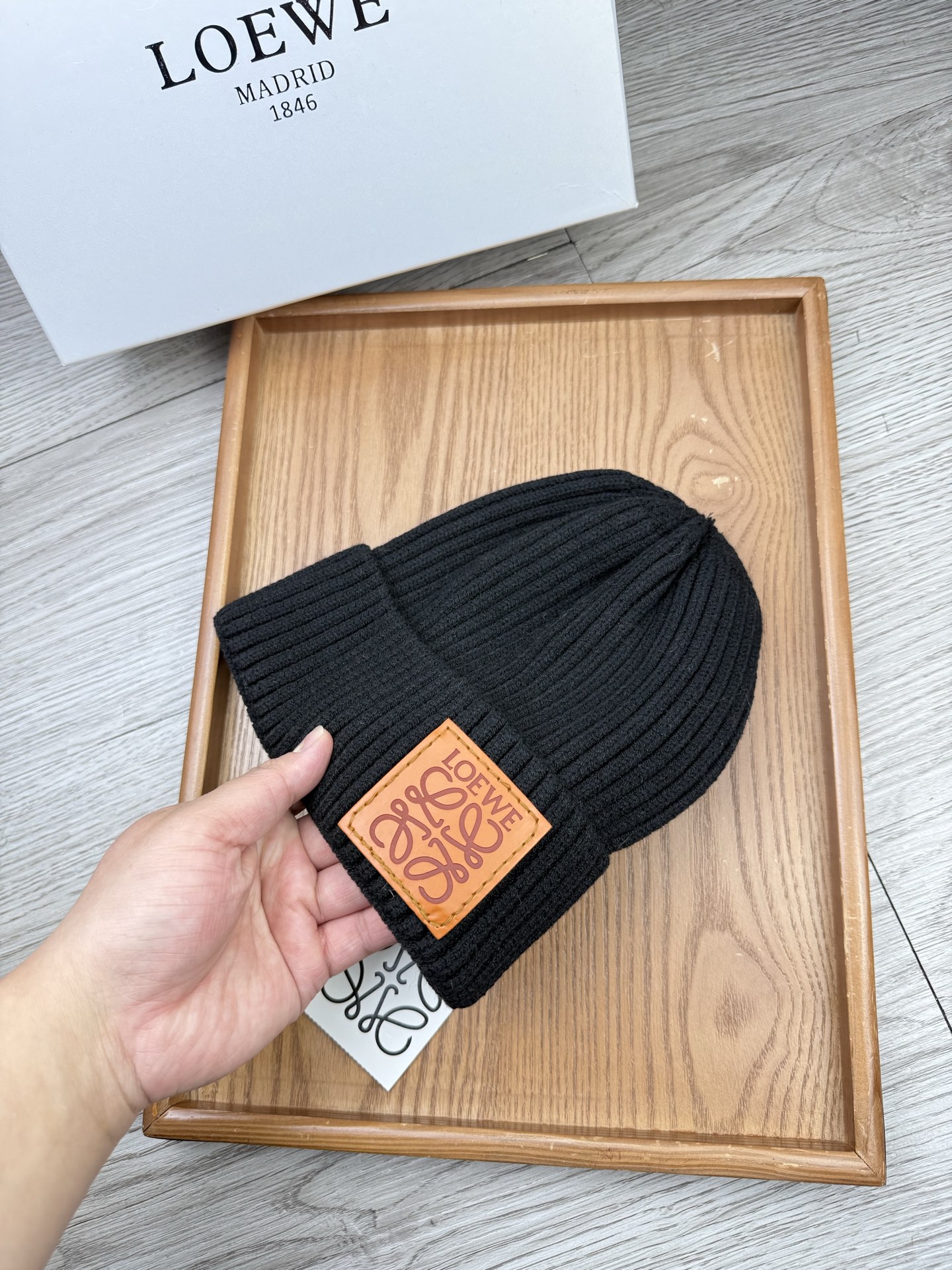 。Loewe。福利！【细毛线针织单帽】新款上架，特别实惠的一个系列帽子，面料：细毛线。密度紧致！毛线针织