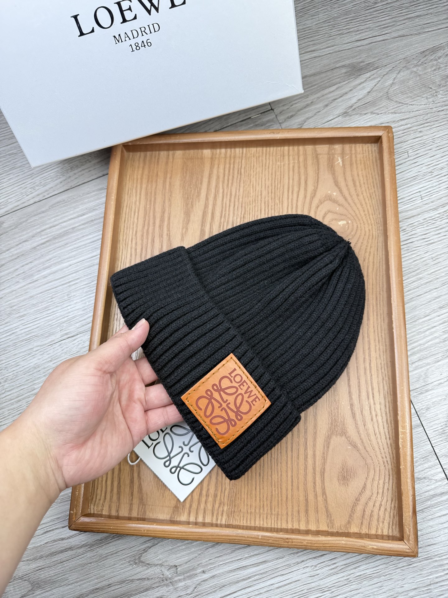 。Loewe。福利！【细毛线针织单帽】新款上架，特别实惠的一个系列帽子，面料：细毛线。密度紧致！毛线针织