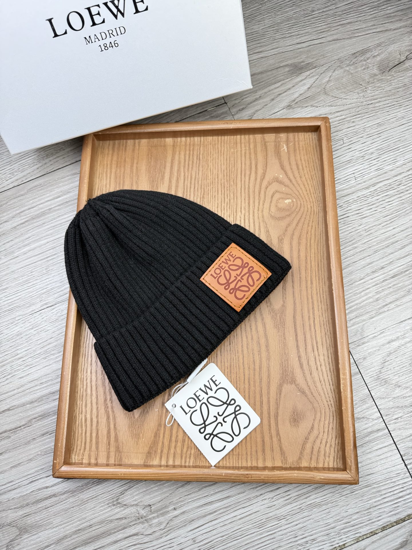 。Loewe。福利！【细毛线针织单帽】新款上架，特别实惠的一个系列帽子，面料：细毛线。密度紧致！毛线针织