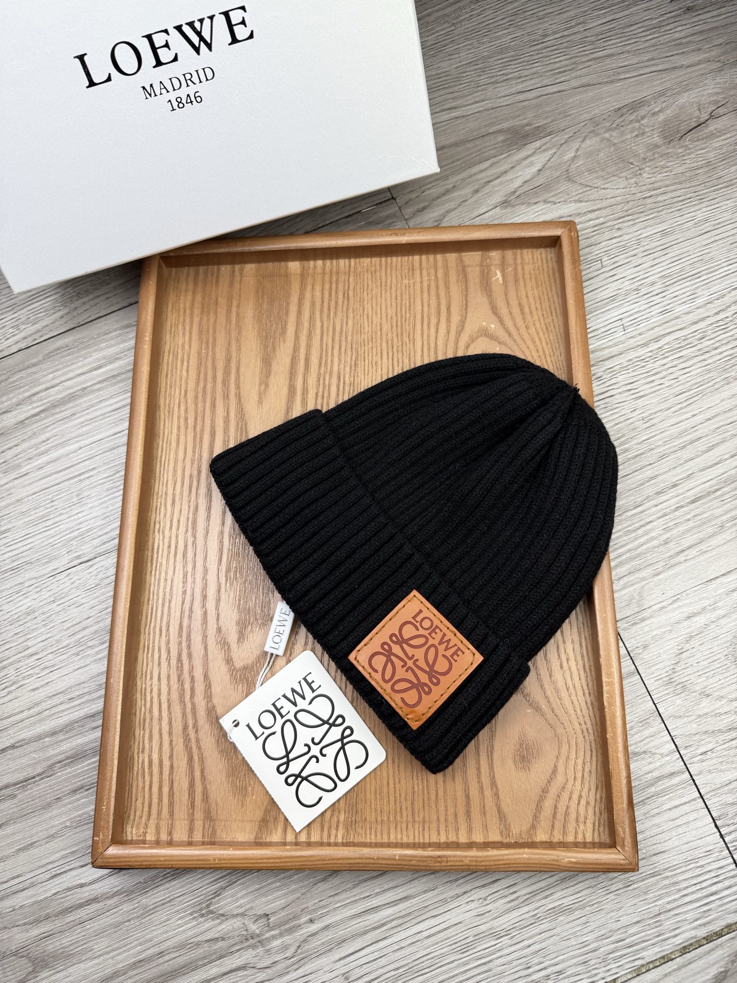 。Loewe。福利！【细毛线针织单帽】新款上架，特别实惠的一个系列帽子，面料：细毛线。密度紧致！毛线针织