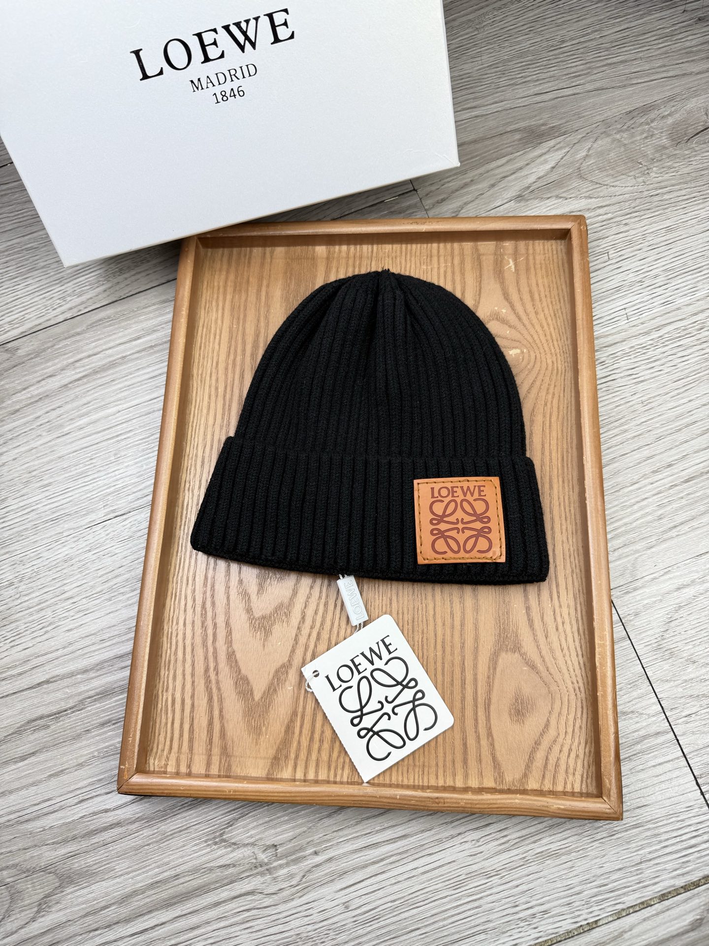 。Loewe。福利！【细毛线针织单帽】新款上架，特别实惠的一个系列帽子，面料：细毛线。密度紧致！毛线针织