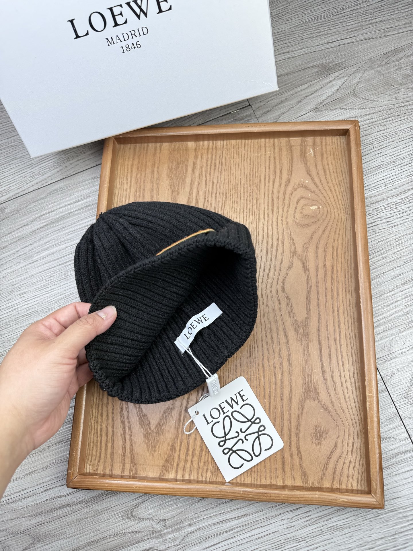 。Loewe。福利！【细毛线针织单帽】新款上架，特别实惠的一个系列帽子，面料：细毛线。密度紧致！毛线针织