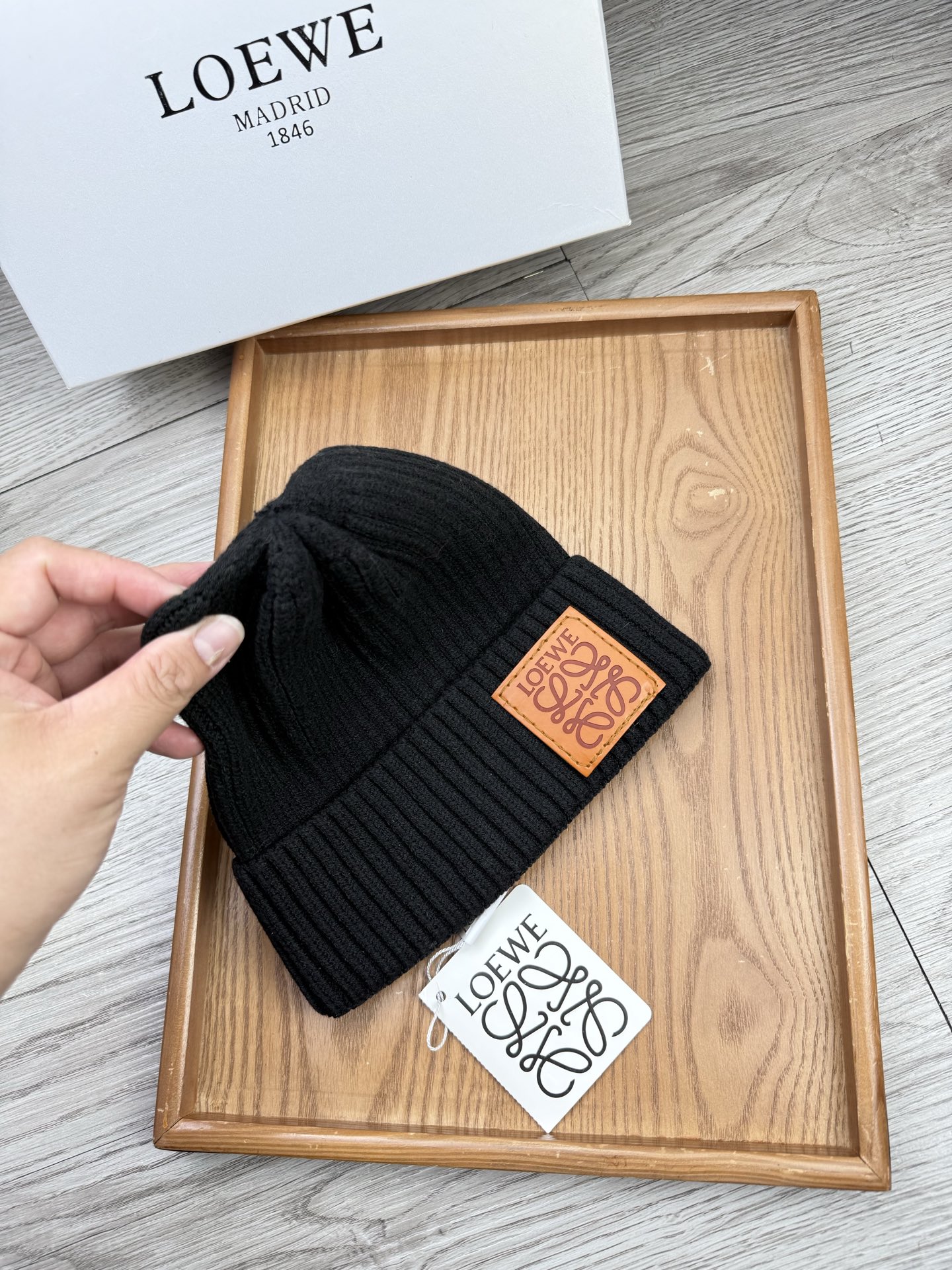 。Loewe。福利！【细毛线针织单帽】新款上架，特别实惠的一个系列帽子，面料：细毛线。密度紧致！毛线针织