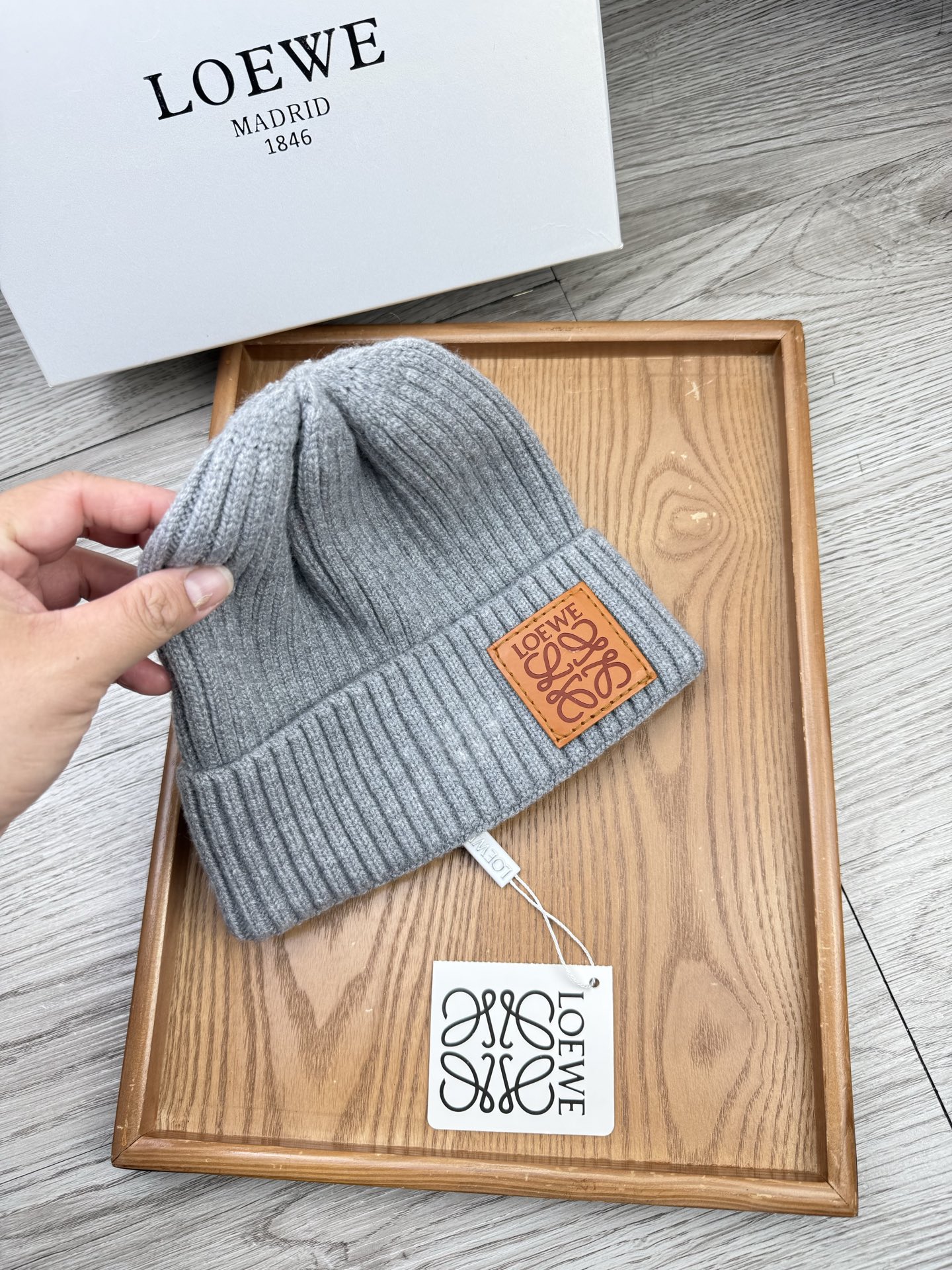 。Loewe。福利！【细毛线针织单帽】新款上架，特别实惠的一个系列帽子，面料：细毛线。密度紧致！毛线针织