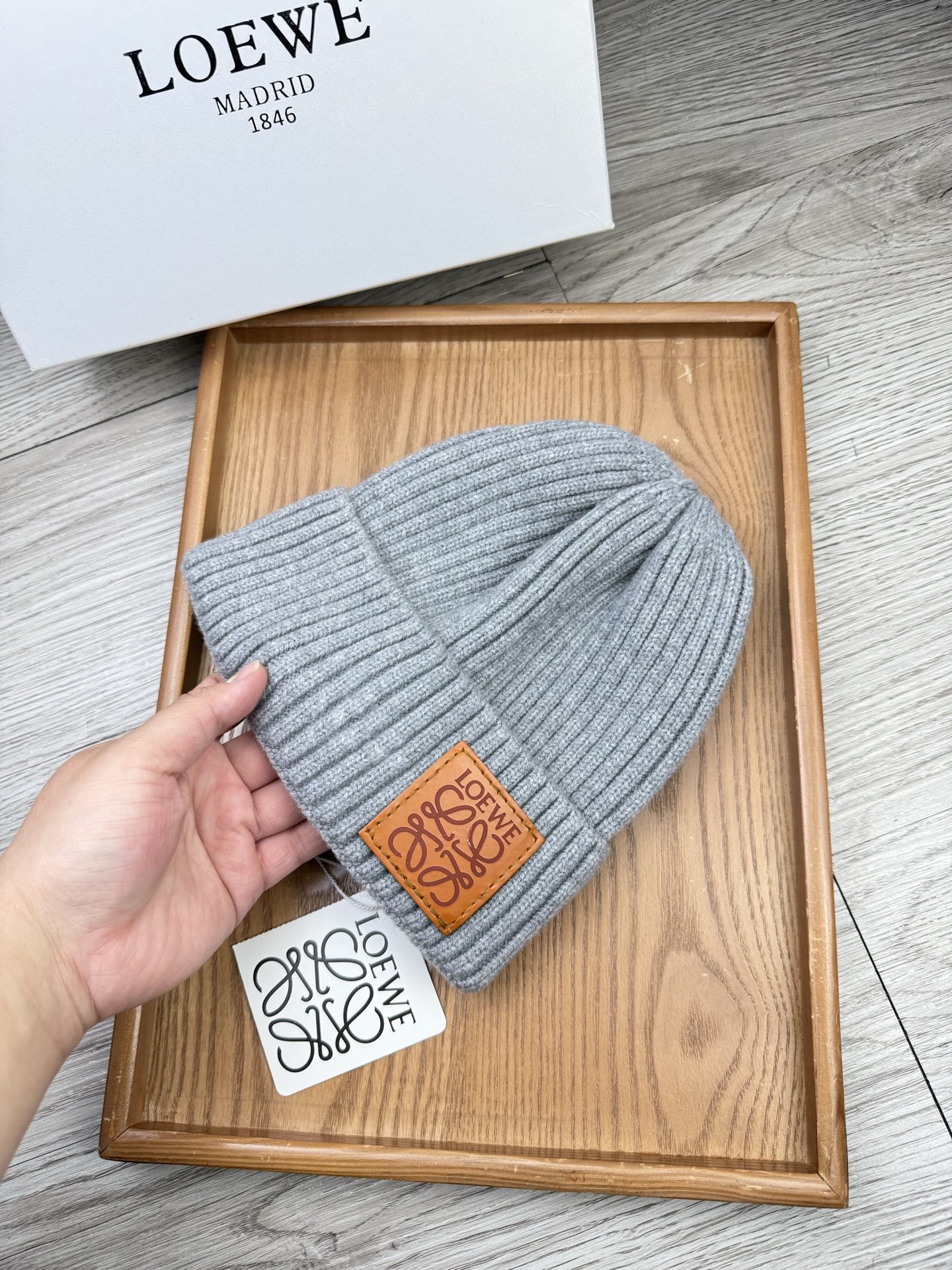 。Loewe。福利！【细毛线针织单帽】新款上架，特别实惠的一个系列帽子，面料：细毛线。密度紧致！毛线针织