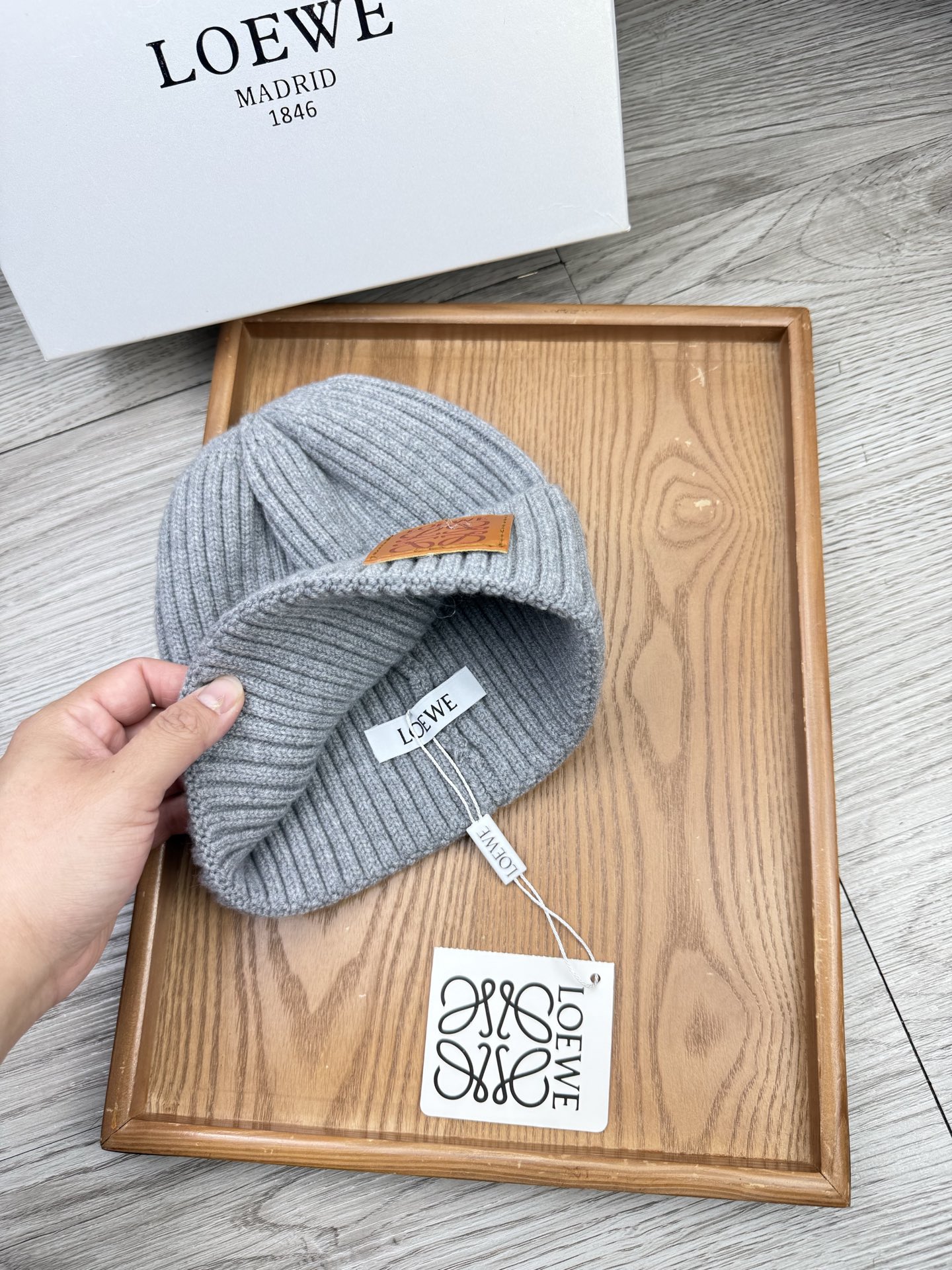 。Loewe。福利！【细毛线针织单帽】新款上架，特别实惠的一个系列帽子，面料：细毛线。密度紧致！毛线针织