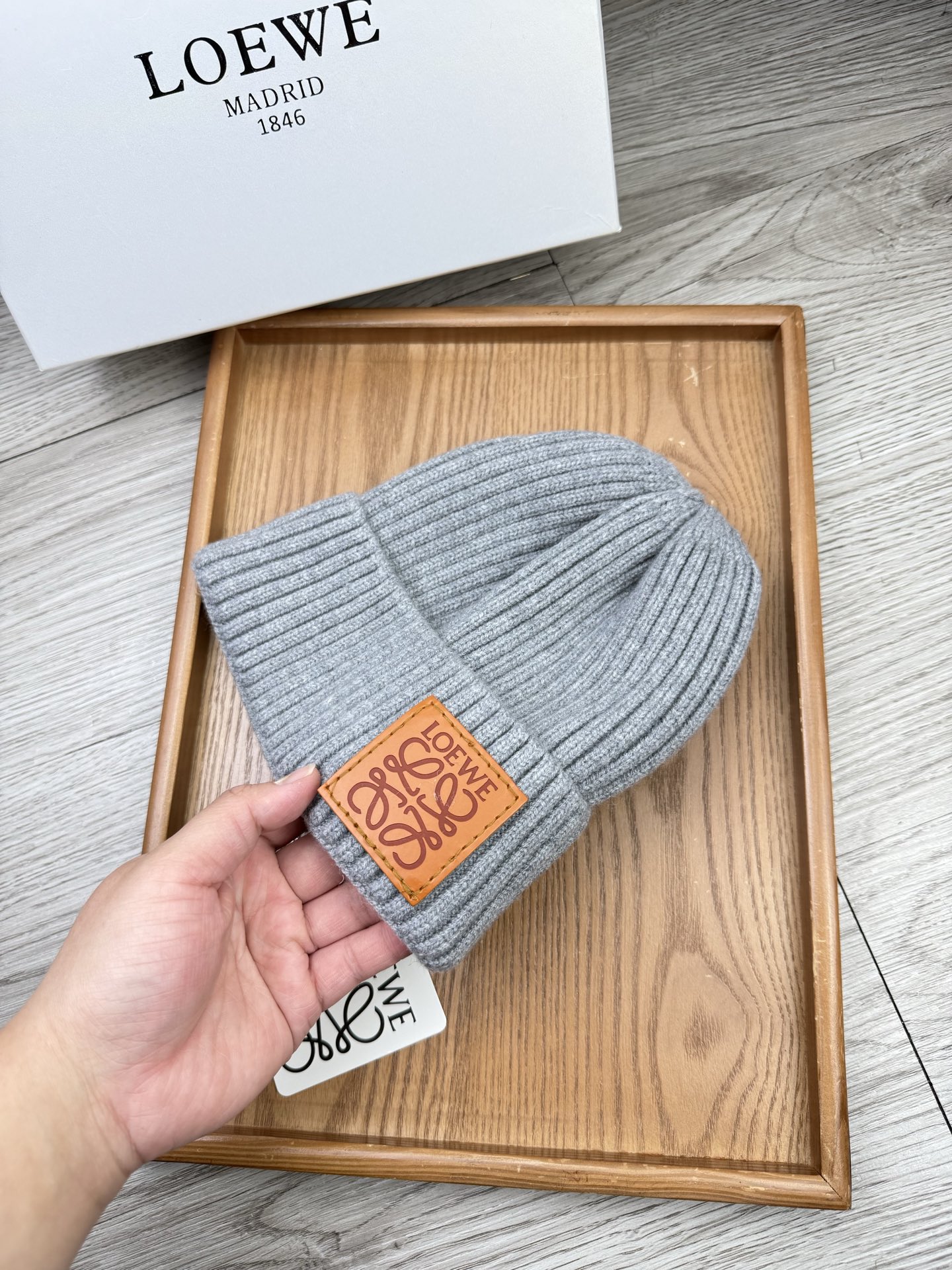 。Loewe。福利！【细毛线针织单帽】新款上架，特别实惠的一个系列帽子，面料：细毛线。密度紧致！毛线针织