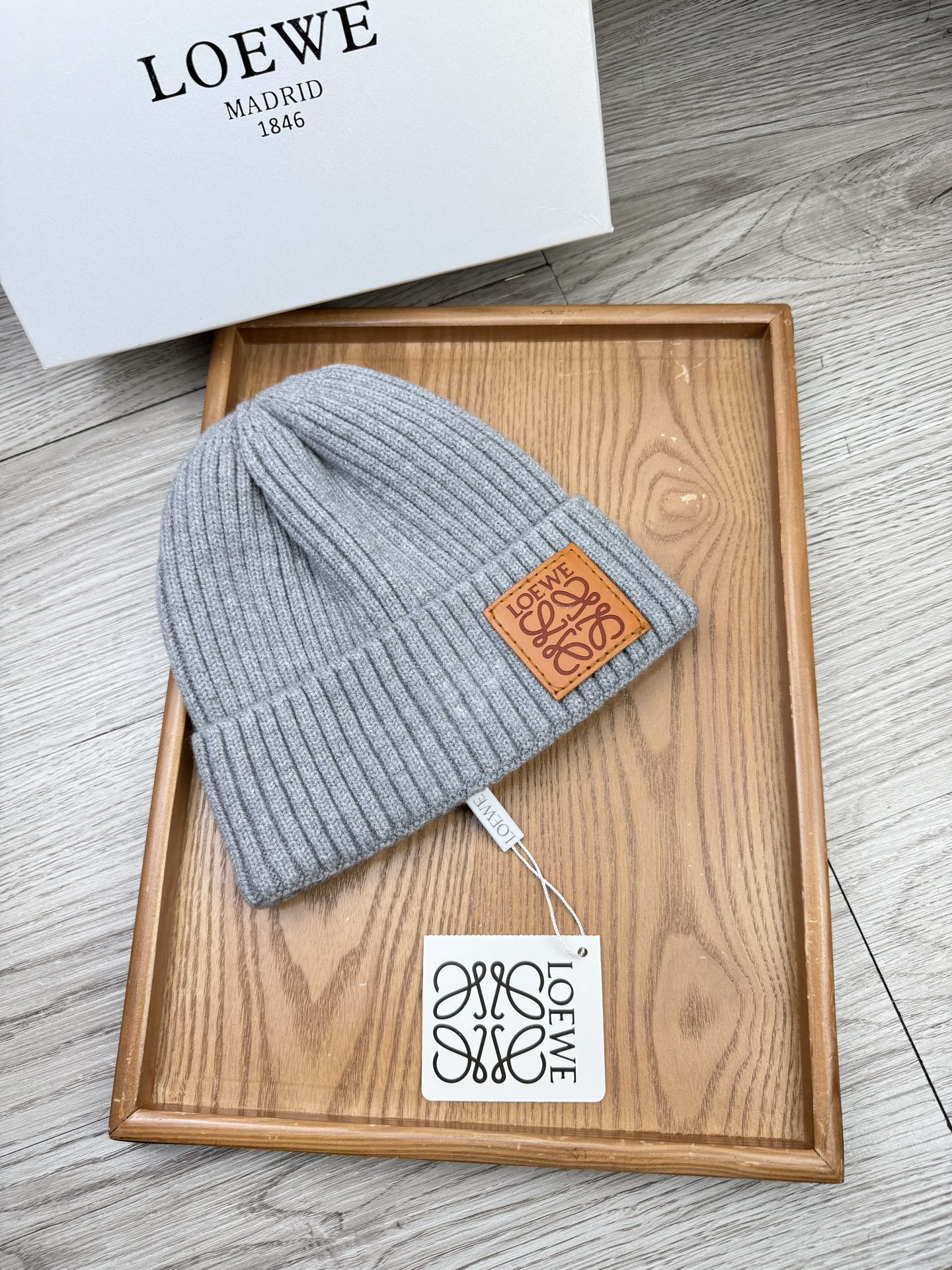 。Loewe。福利！【细毛线针织单帽】新款上架，特别实惠的一个系列帽子，面料：细毛线。密度紧致！毛线针织