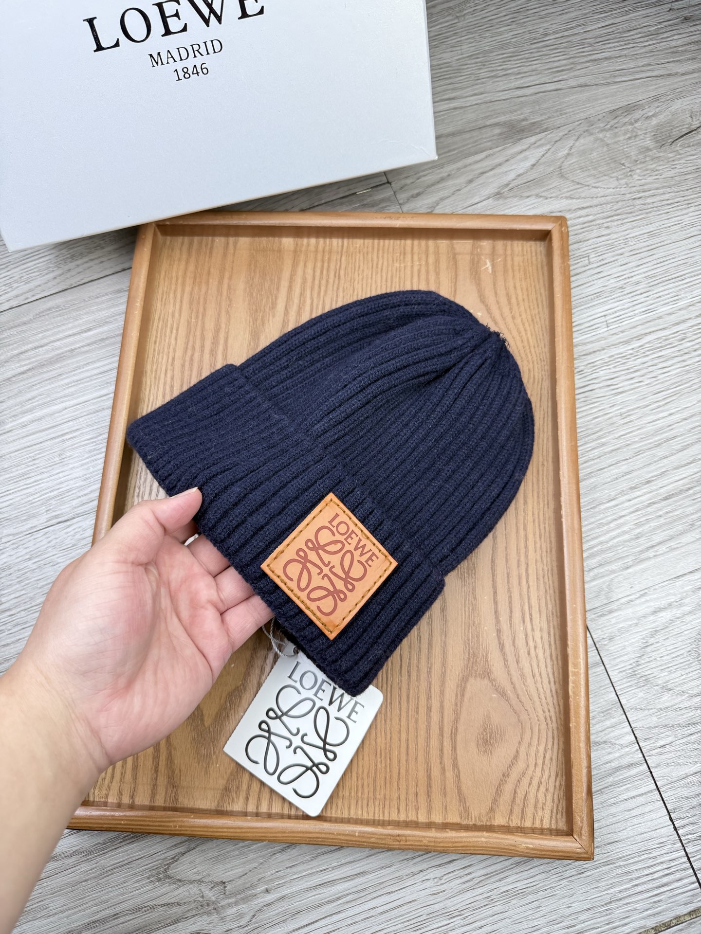 。Loewe。福利！【细毛线针织单帽】新款上架，特别实惠的一个系列帽子，面料：细毛线。密度紧致！毛线针织