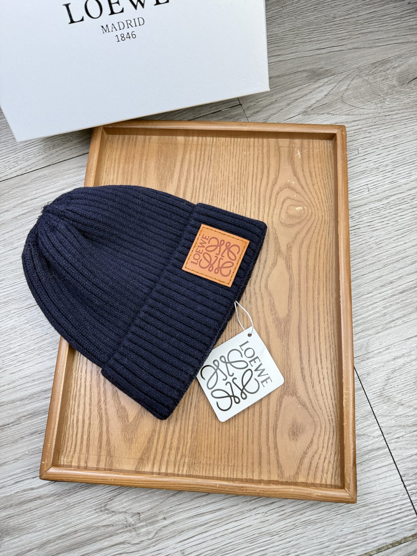 。Loewe。福利！【细毛线针织单帽】新款上架，特别实惠的一个系列帽子，面料：细毛线。密度紧致！毛线针织