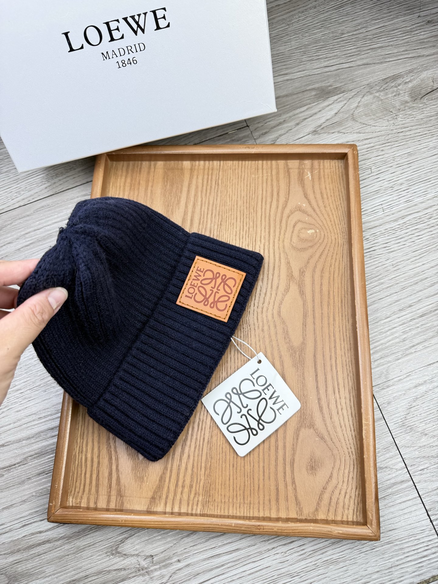 。Loewe。福利！【细毛线针织单帽】新款上架，特别实惠的一个系列帽子，面料：细毛线。密度紧致！毛线针织