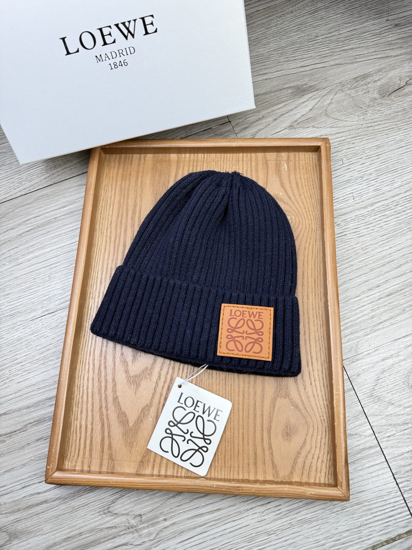 。Loewe。福利！【细毛线针织单帽】新款上架，特别实惠的一个系列帽子，面料：细毛线。密度紧致！毛线针织