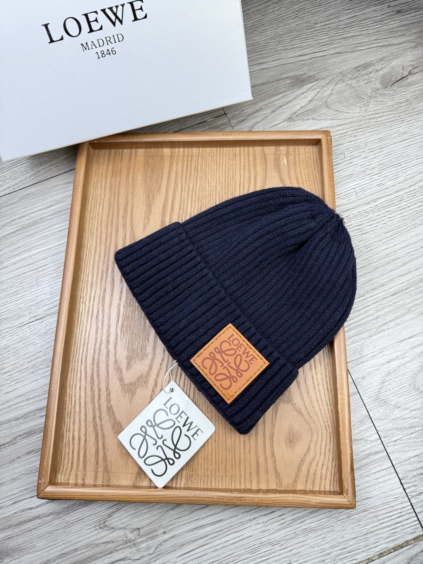 。Loewe。福利！【细毛线针织单帽】新款上架，特别实惠的一个系列帽子，面料：细毛线。密度紧致！毛线针织