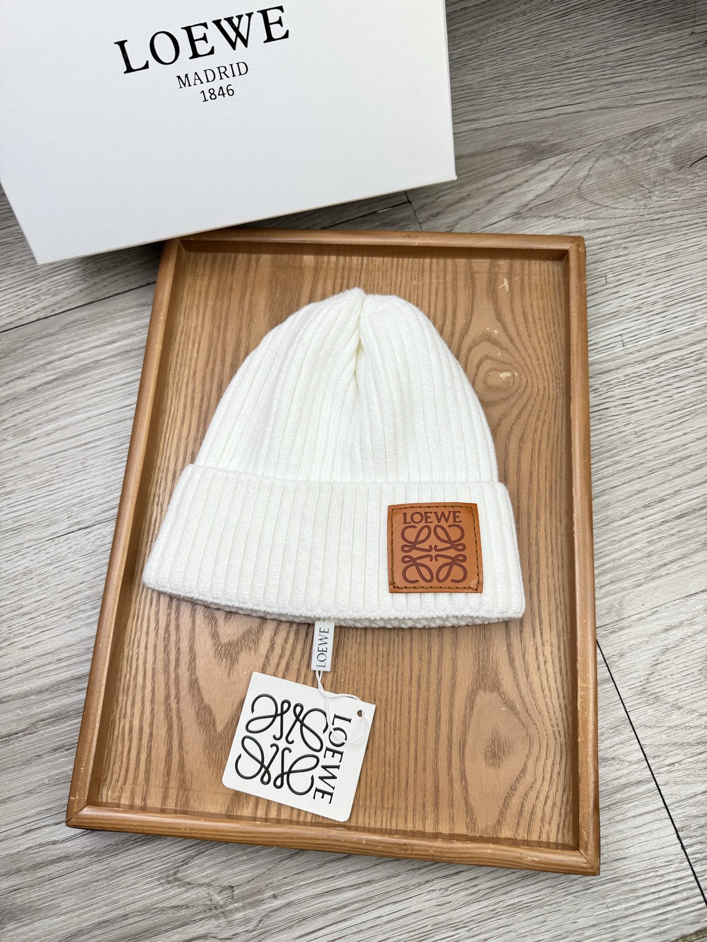 。Loewe。福利！【细毛线针织单帽】新款上架，特别实惠的一个系列帽子，面料：细毛线。密度紧致！毛线针织