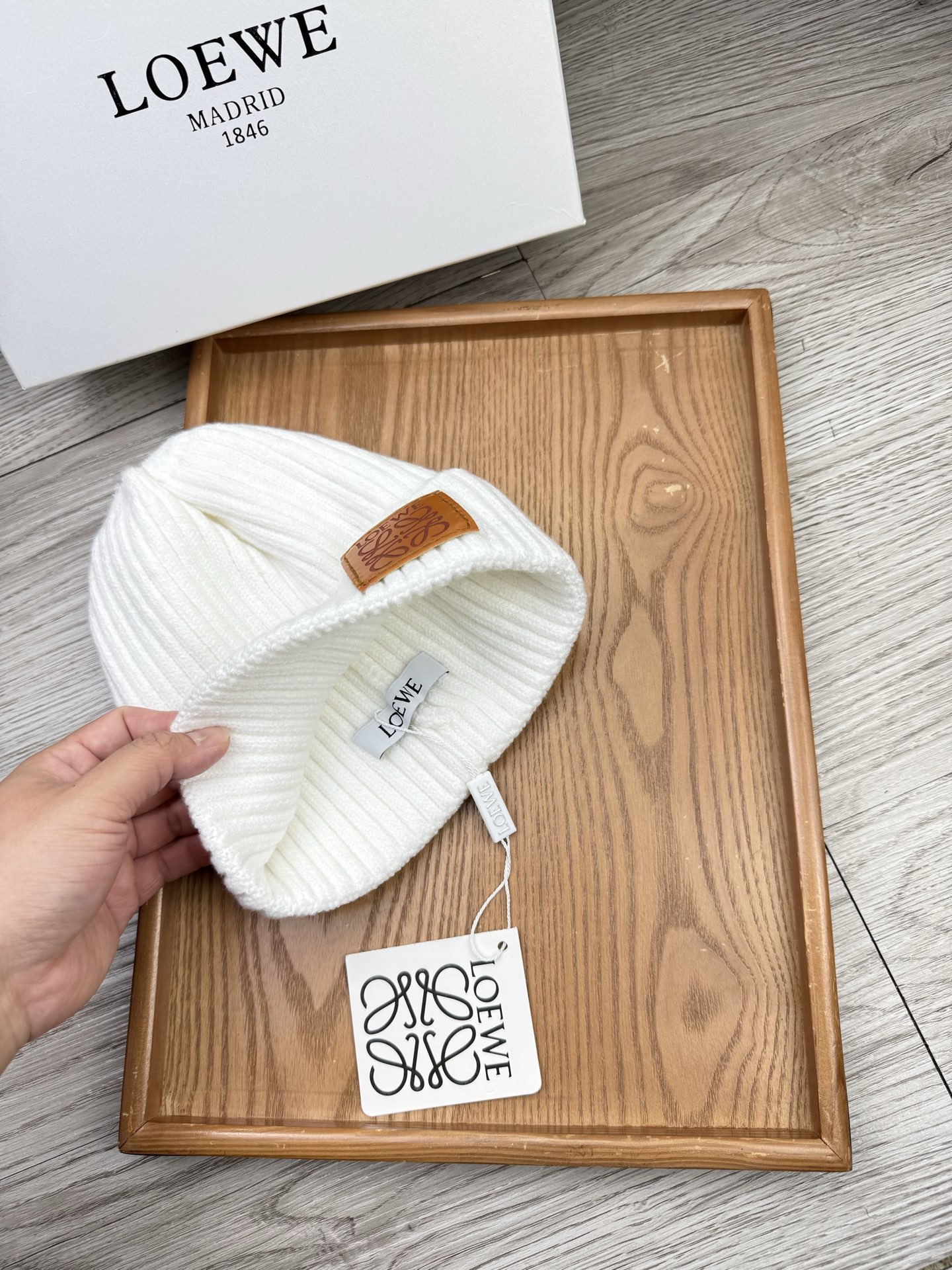 。Loewe。福利！【细毛线针织单帽】新款上架，特别实惠的一个系列帽子，面料：细毛线。密度紧致！毛线针织