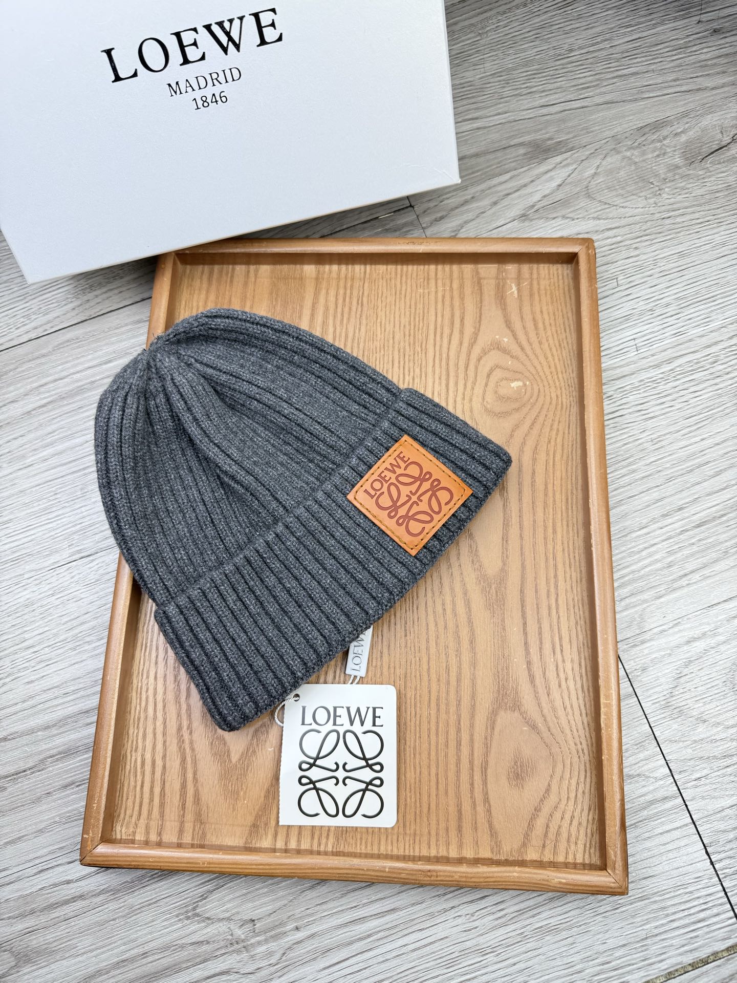 。Loewe。福利！【细毛线针织单帽】新款上架，特别实惠的一个系列帽子，面料：细毛线。密度紧致！毛线针织