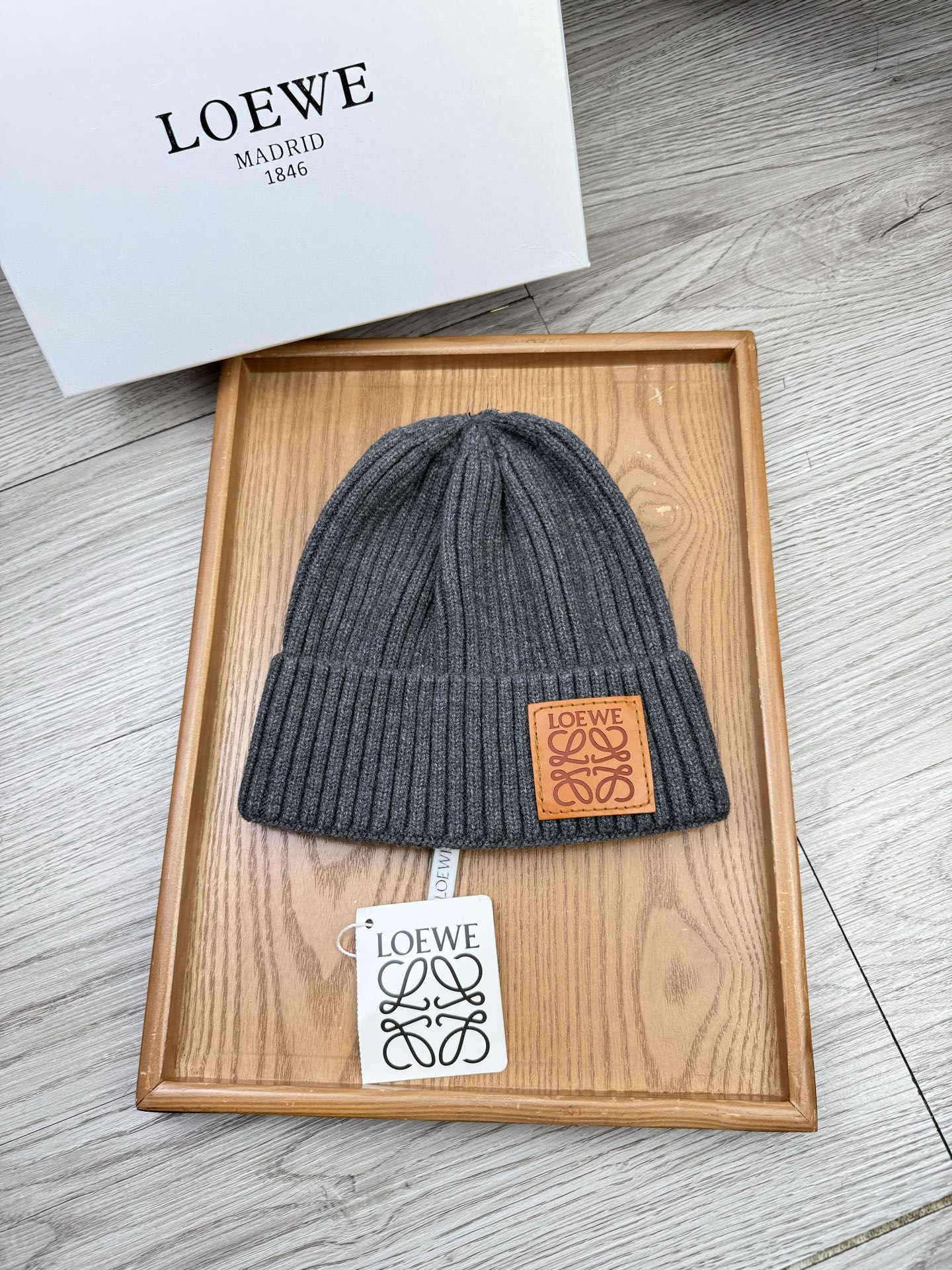 。Loewe。福利！【细毛线针织单帽】新款上架，特别实惠的一个系列帽子，面料：细毛线。密度紧致！毛线针织