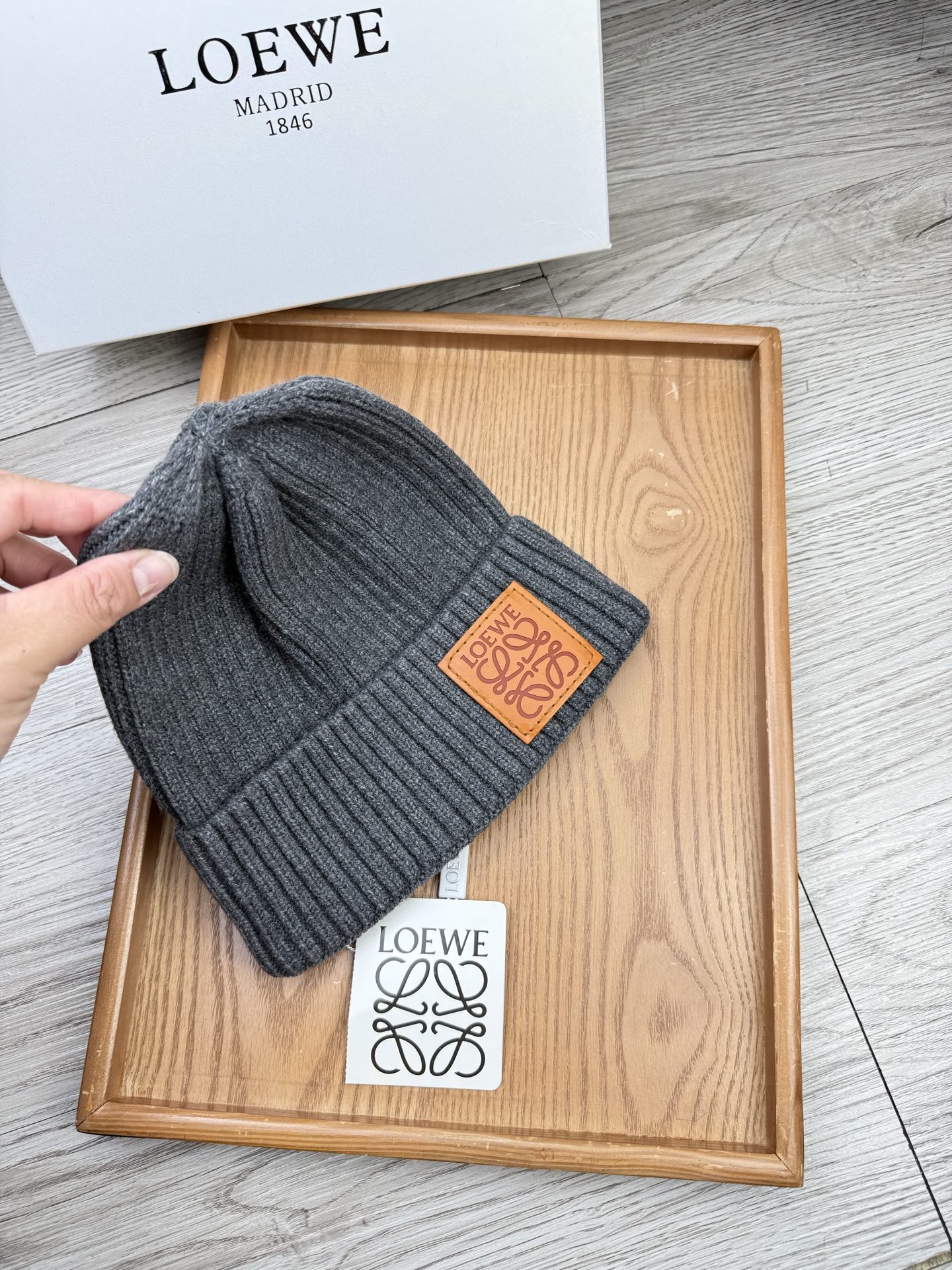 。Loewe。福利！【细毛线针织单帽】新款上架，特别实惠的一个系列帽子，面料：细毛线。密度紧致！毛线针织