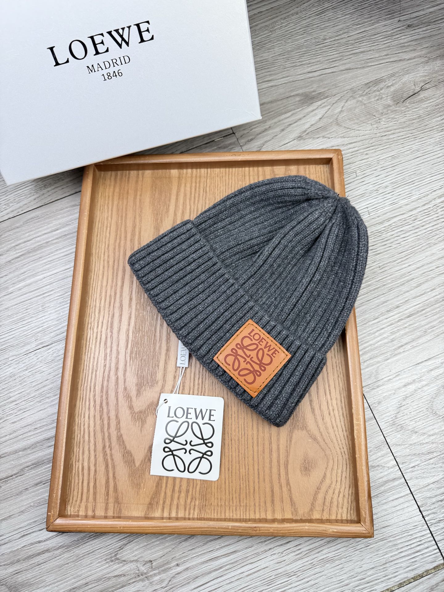 。Loewe。福利！【细毛线针织单帽】新款上架，特别实惠的一个系列帽子，面料：细毛线。密度紧致！毛线针织