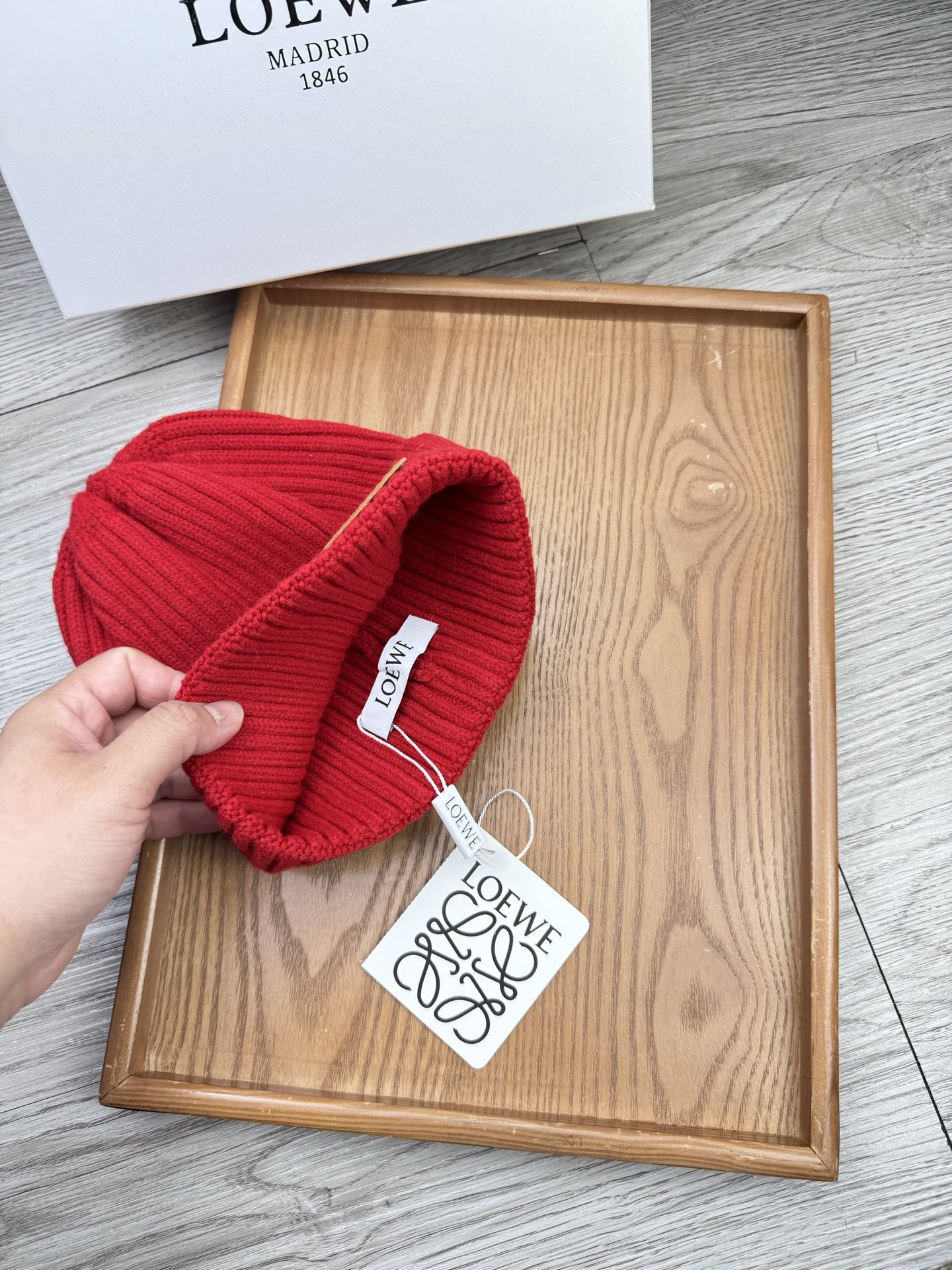 。Loewe。福利！【细毛线针织单帽】新款上架，特别实惠的一个系列帽子，面料：细毛线。密度紧致！毛线针织