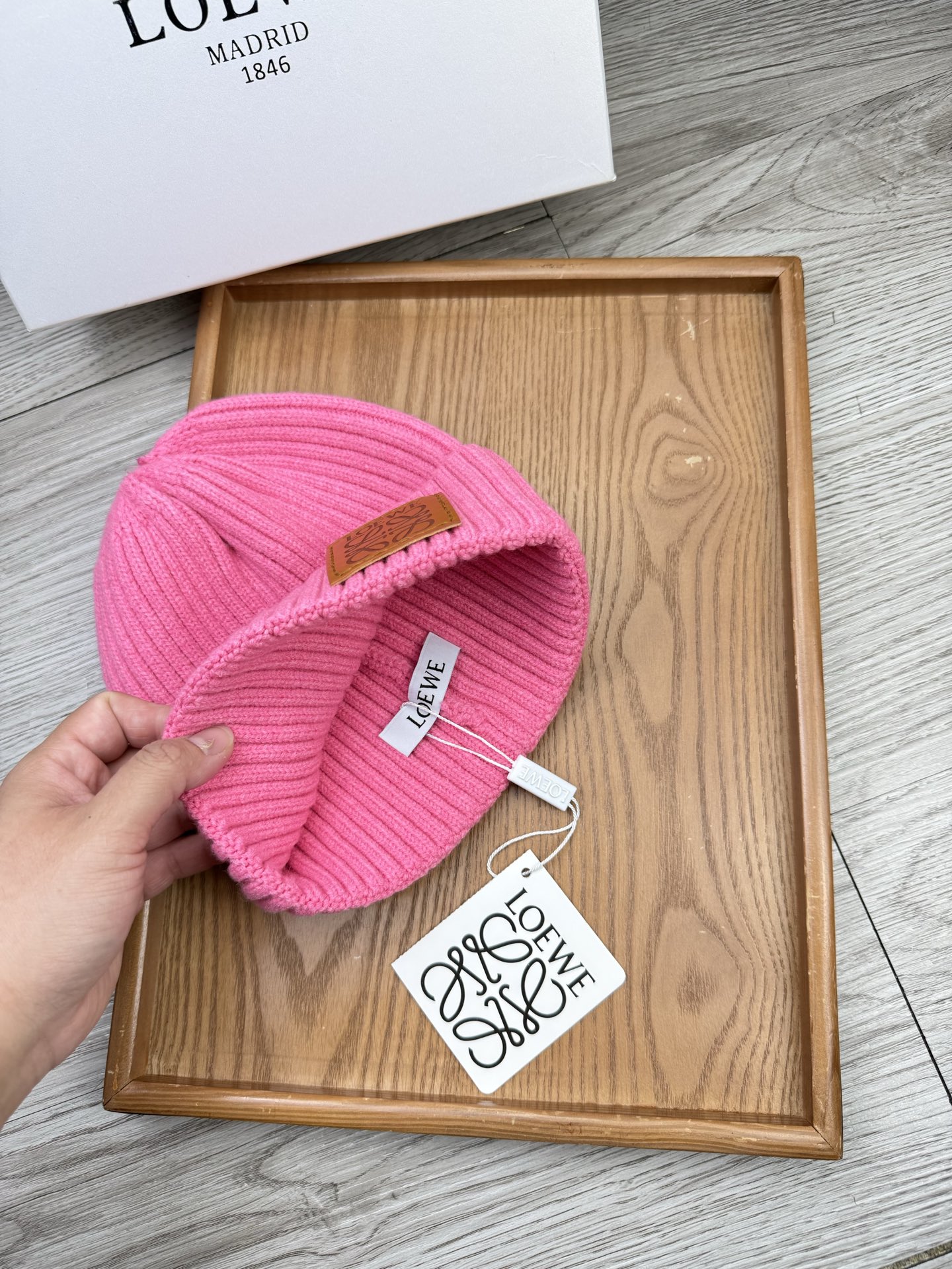 。Loewe。福利！【细毛线针织单帽】新款上架，特别实惠的一个系列帽子，面料：细毛线。密度紧致！毛线针织