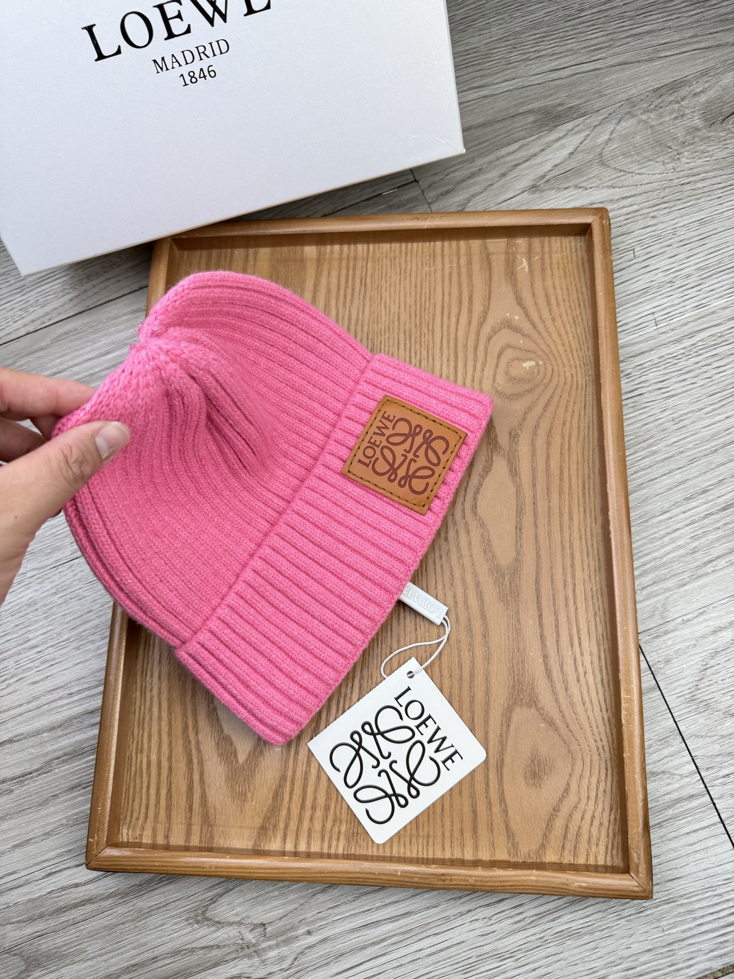 。Loewe。福利！【细毛线针织单帽】新款上架，特别实惠的一个系列帽子，面料：细毛线。密度紧致！毛线针织